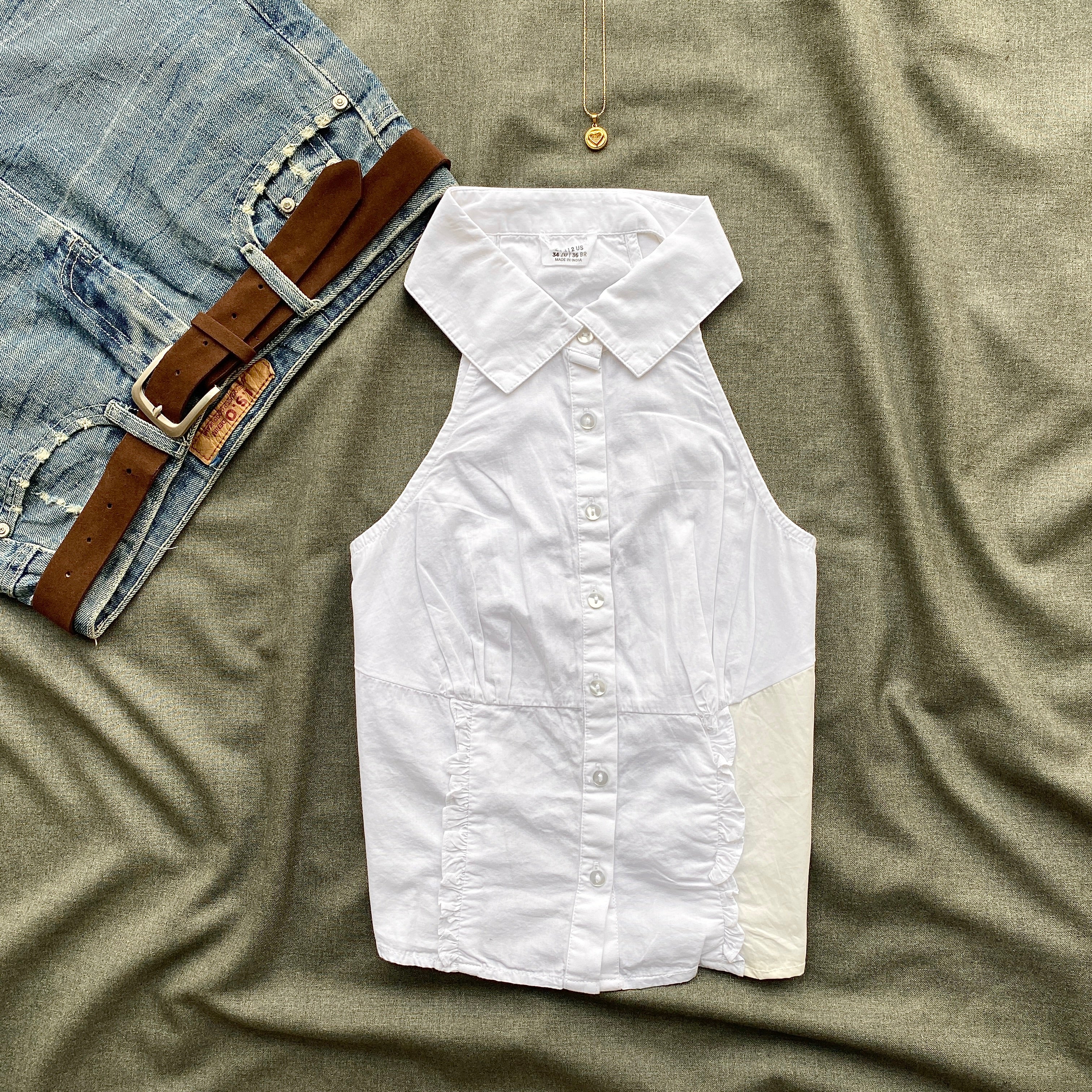 WHITE TOP WITH COLLAR  (Bust : 30-32, Upper Waist : 24-26)