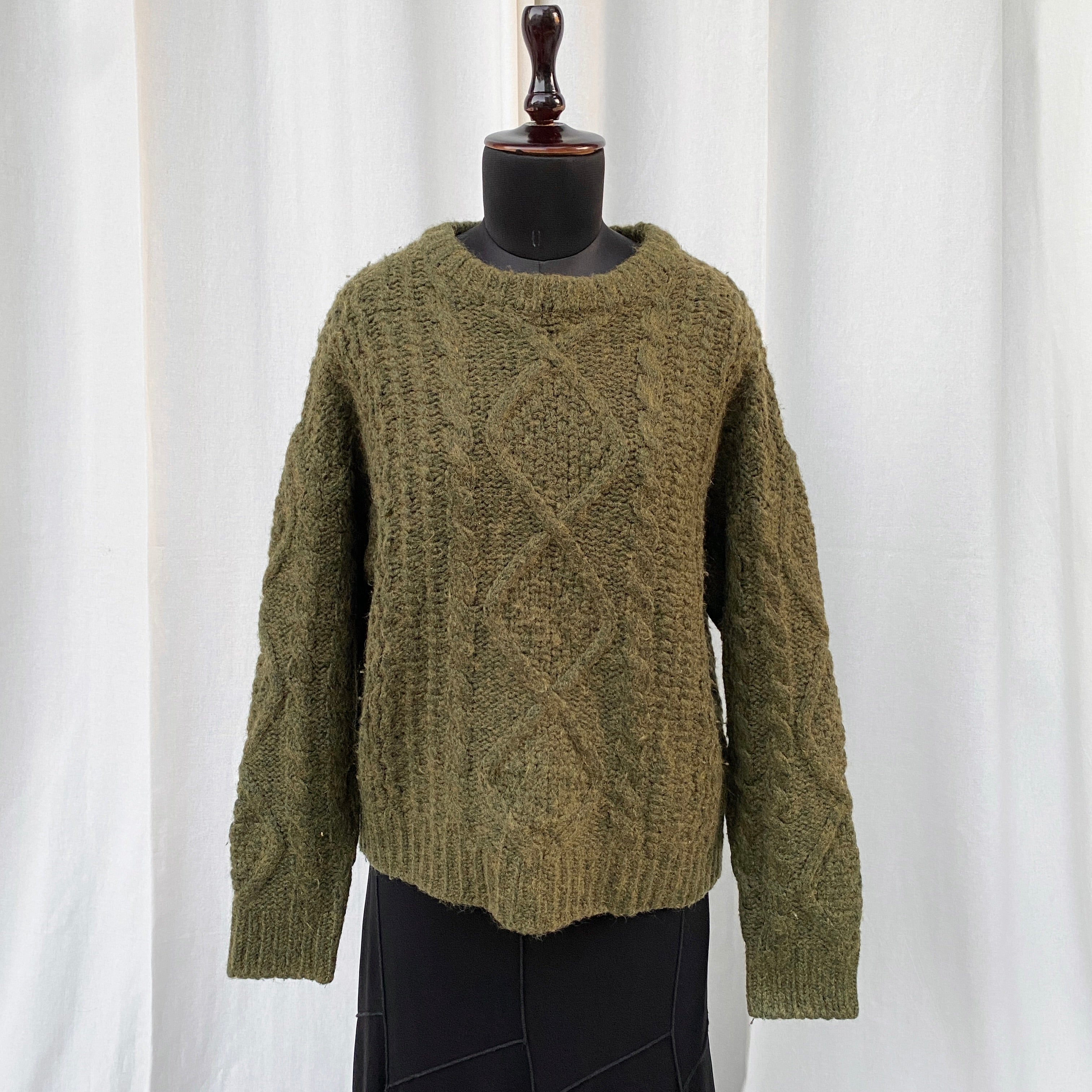 OLIVE GREEN KNIT (Bust : 42, Length : 23)
