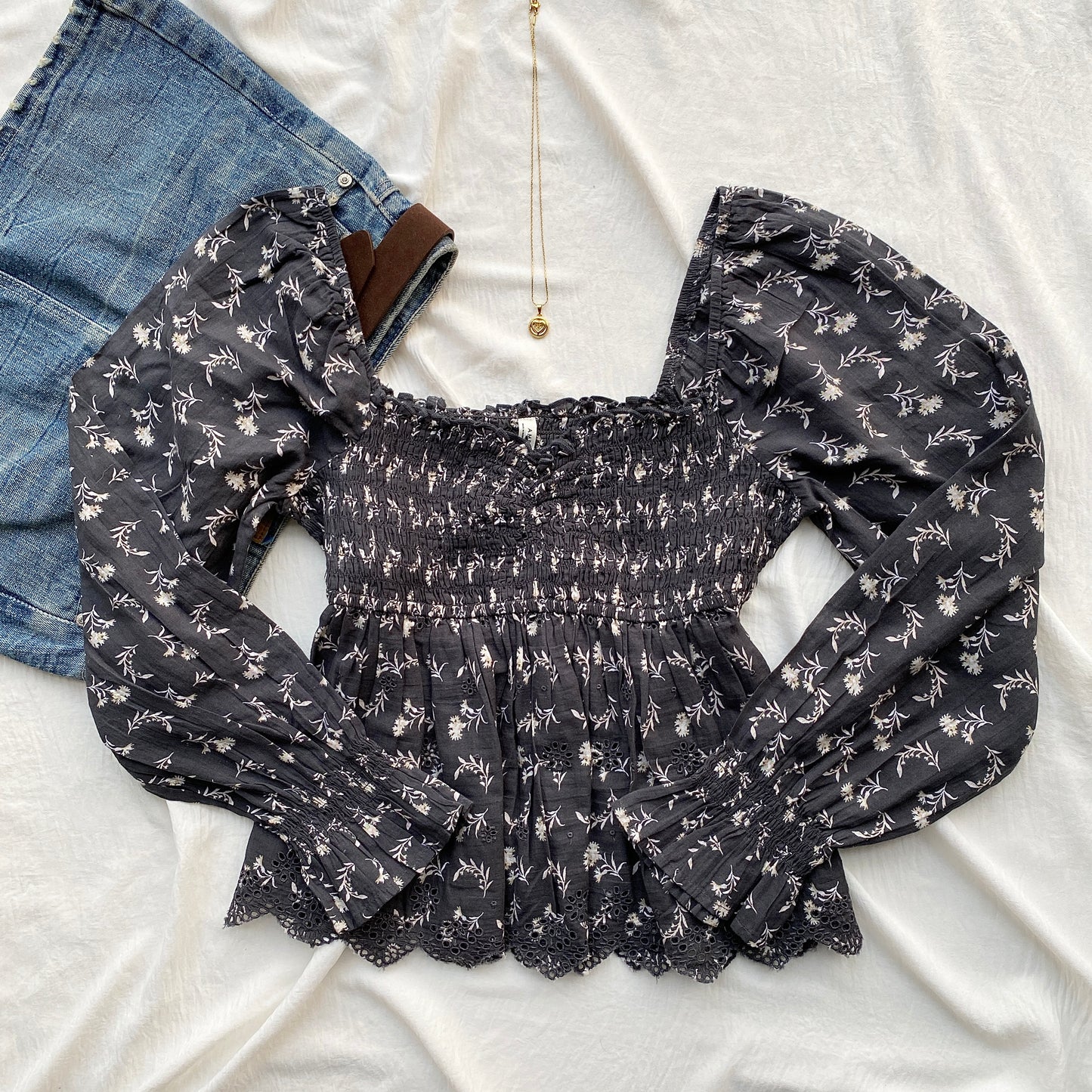 FLORAL BLOUSE FROM AMERICAN EAGLE (Bust : 30-34, Upper Waist : 26–32)