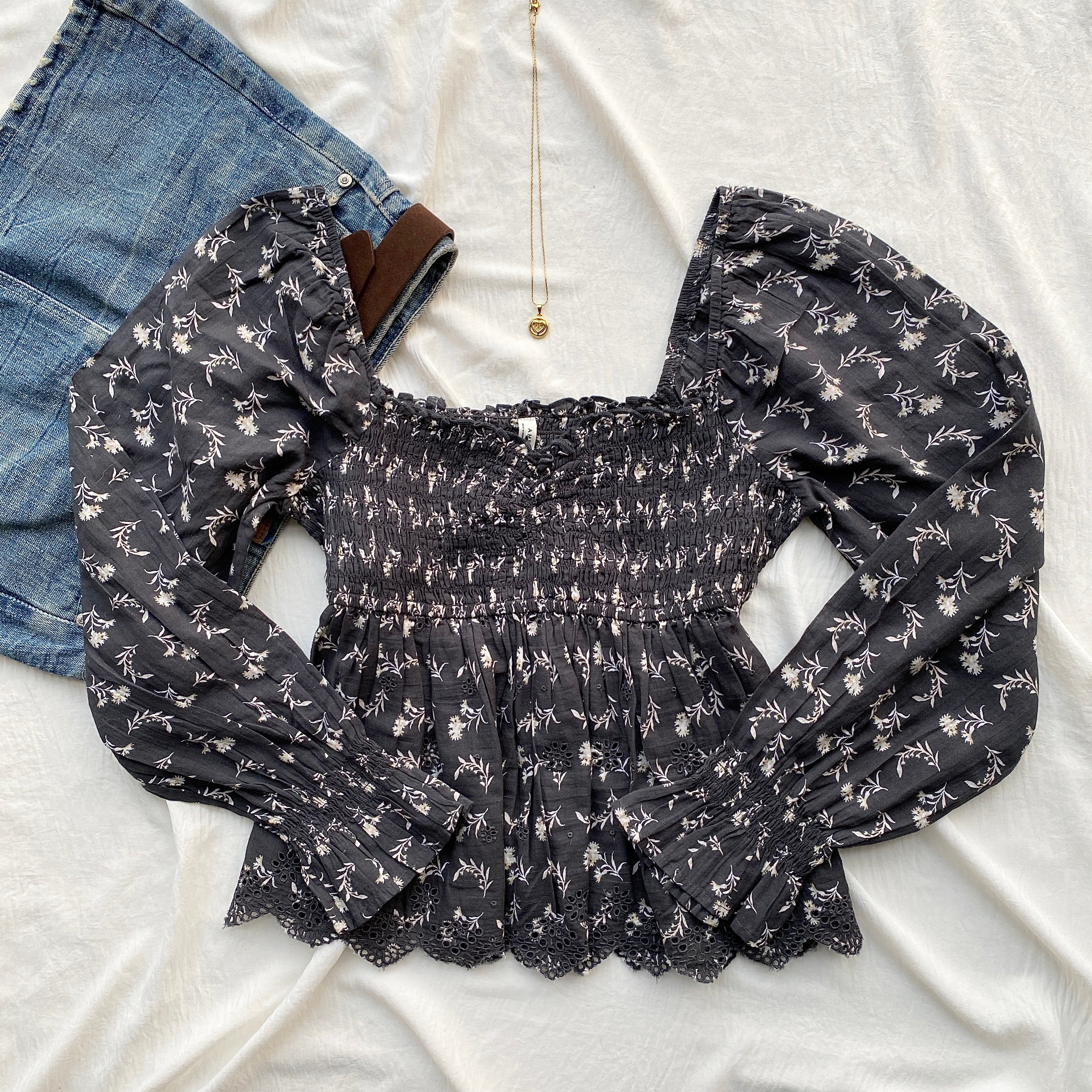 FLORAL BLOUSE FROM AMERICAN EAGLE (Bust : 30-34, Upper Waist : 26–32)
