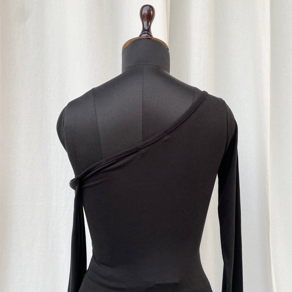 BLACK OFF SHOULDER TOP (Bust : 30-34, Upper Waist : 22-28)