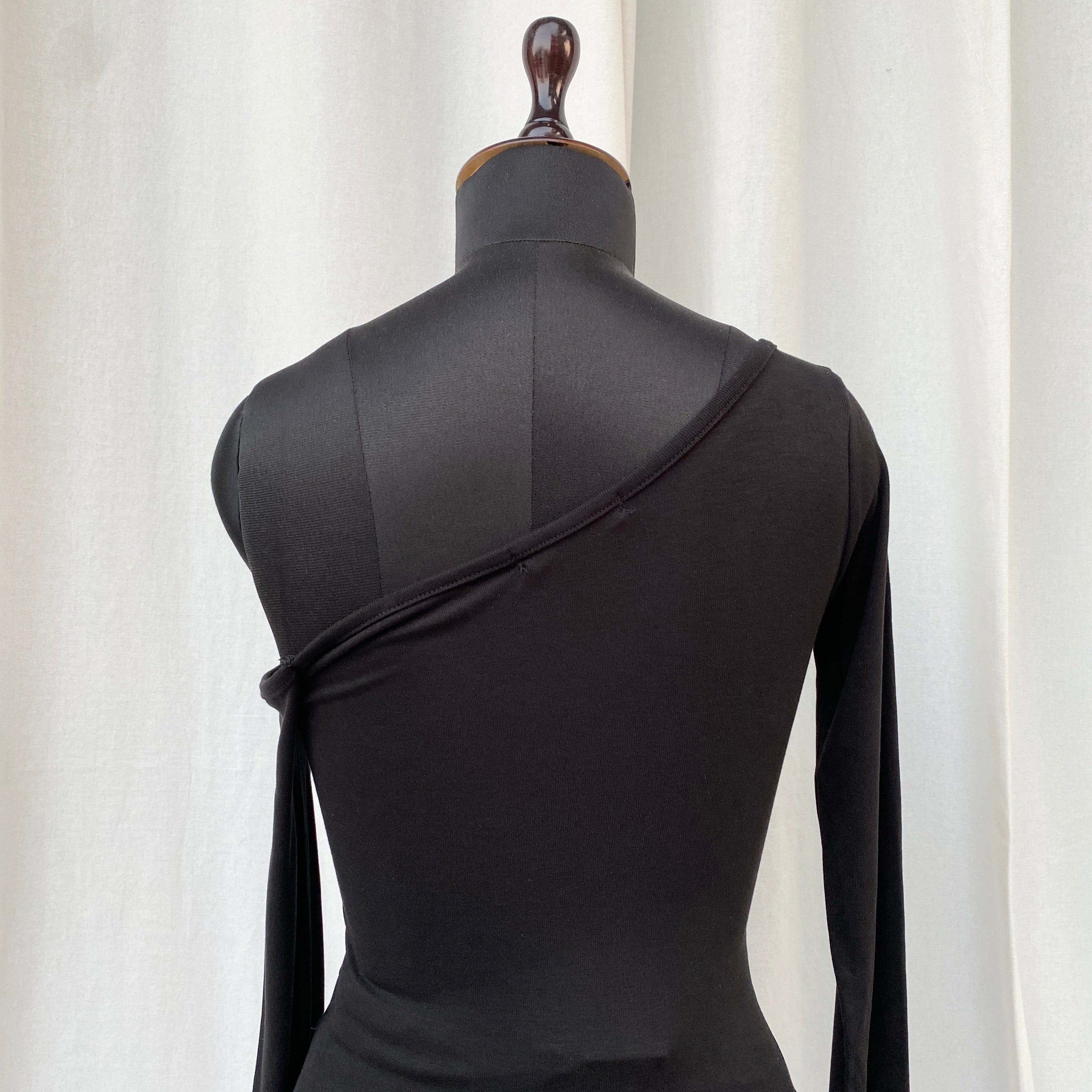 BLACK OFF SHOULDER TOP (Bust : 30-34, Upper Waist : 22-28)