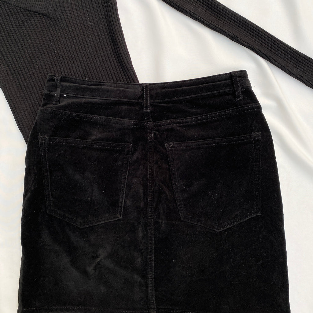 BLACK CORDUROY SKIRT (Waist : 26-28)