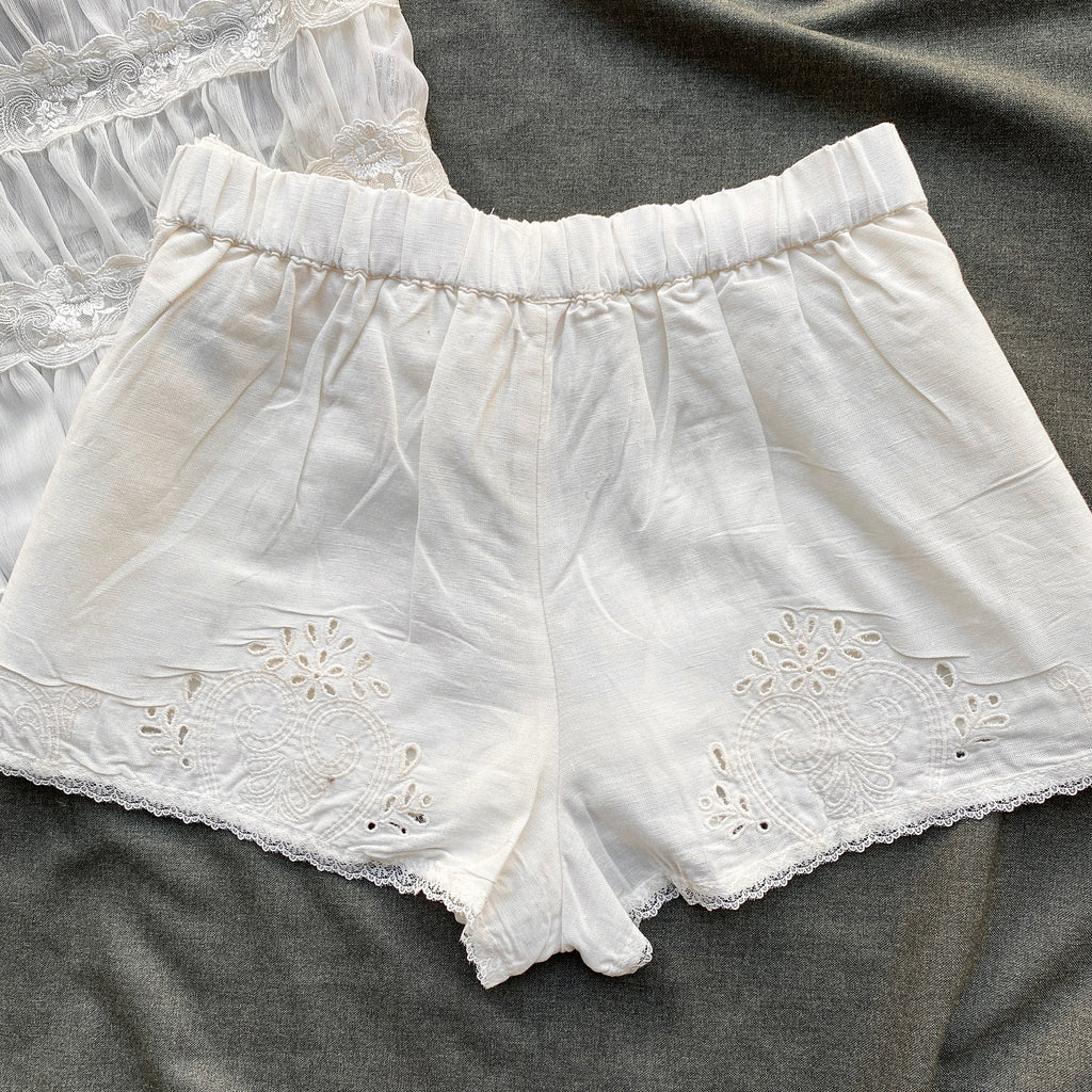 WHITE EYELET MINI SHORTS FROM FREE PEOPLE (XS/S)