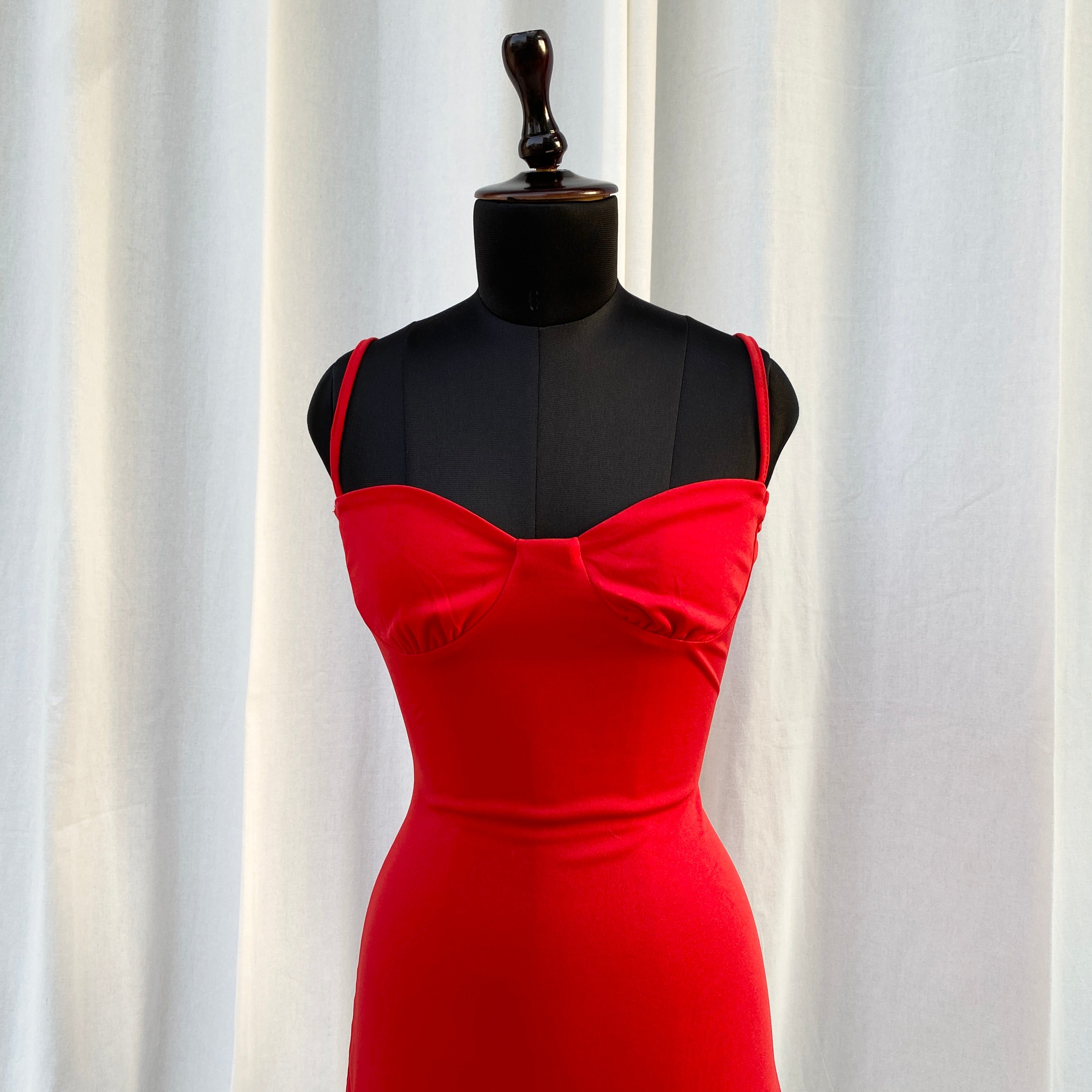 RED DRESS (Bust : 32-34, Upper Waist : 26-30)