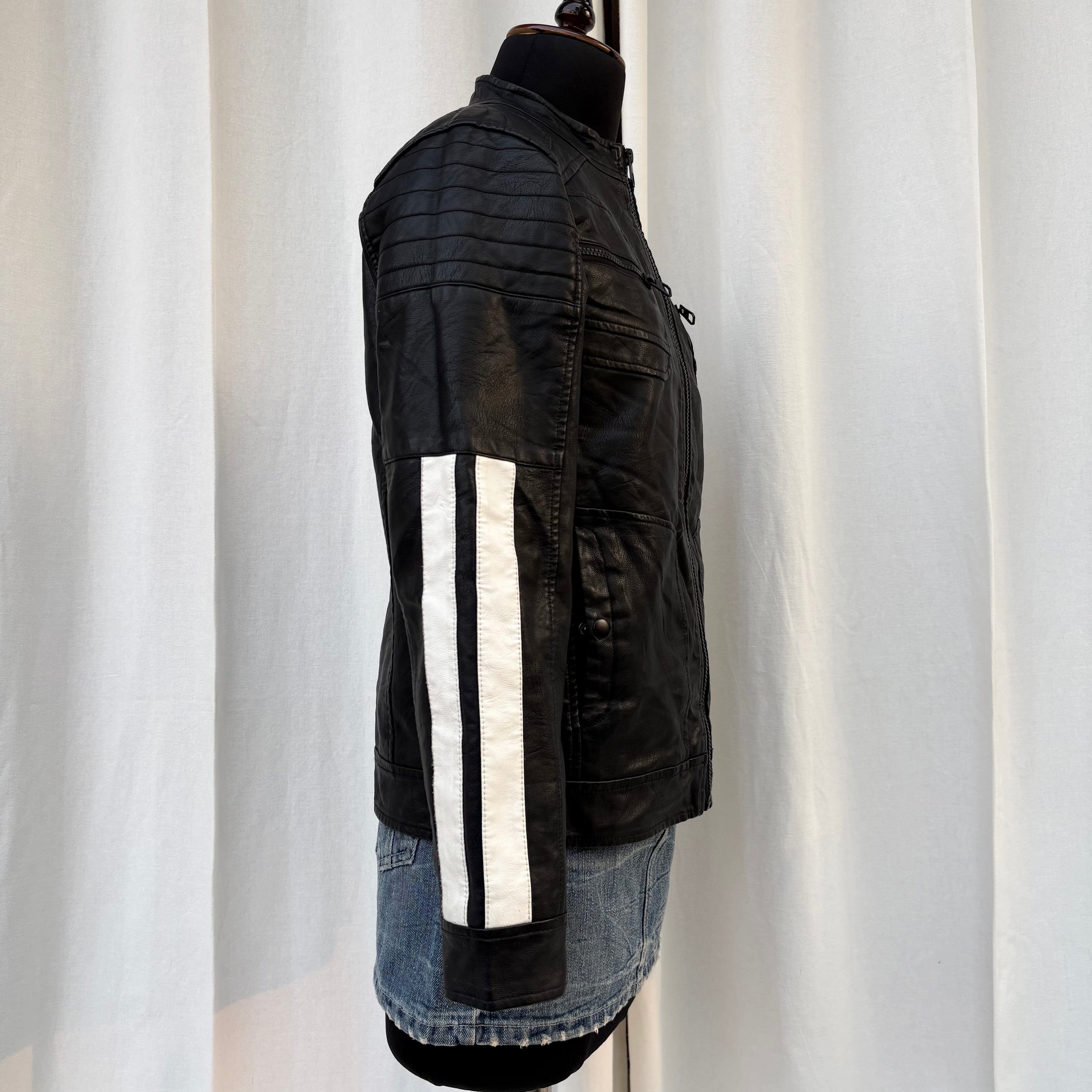 LEATHER JACKET (Fits S/M)