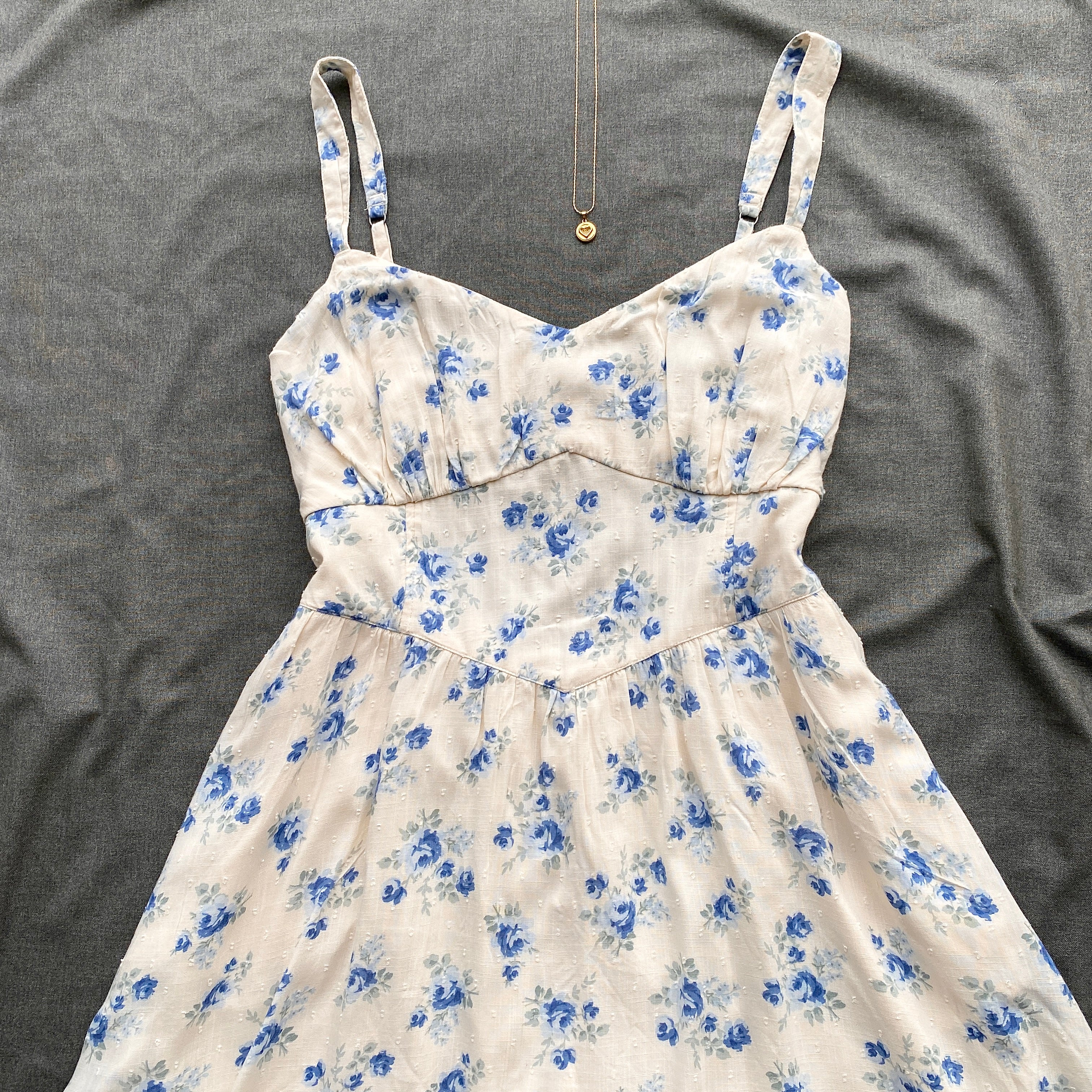 BLUE FLORAL DRESS FROM HOLLISTER (Bust : 40-44, Upper Waist : 34-38)