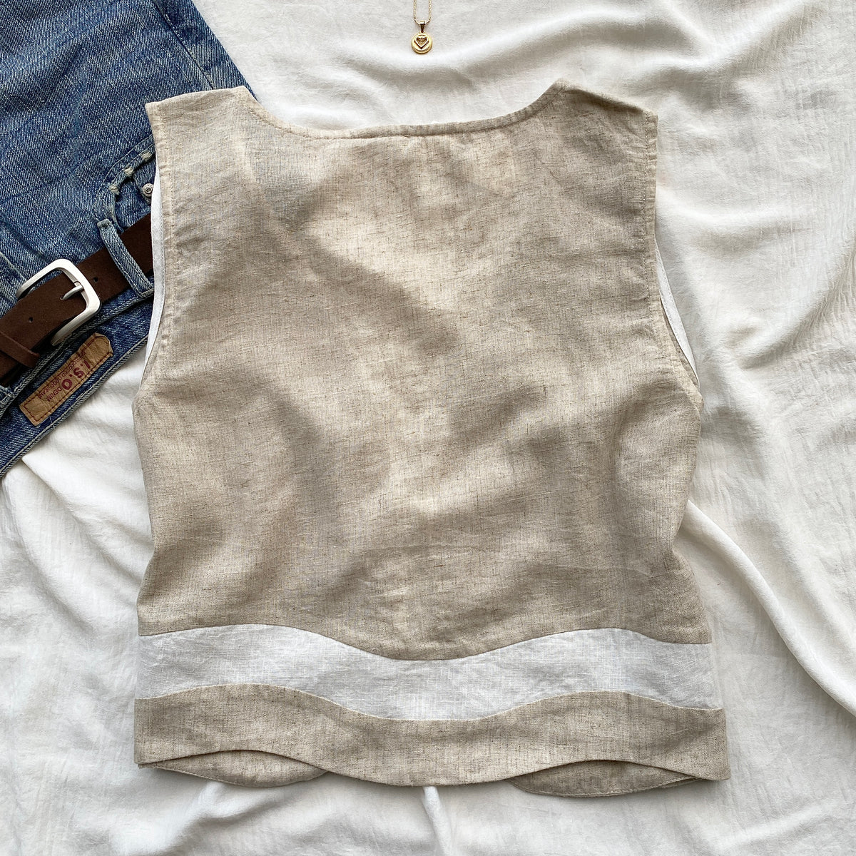 BEIGE VEST FROM ANTHROPOLOGY (Bust : 32-34, Upper Waist : 26-32)