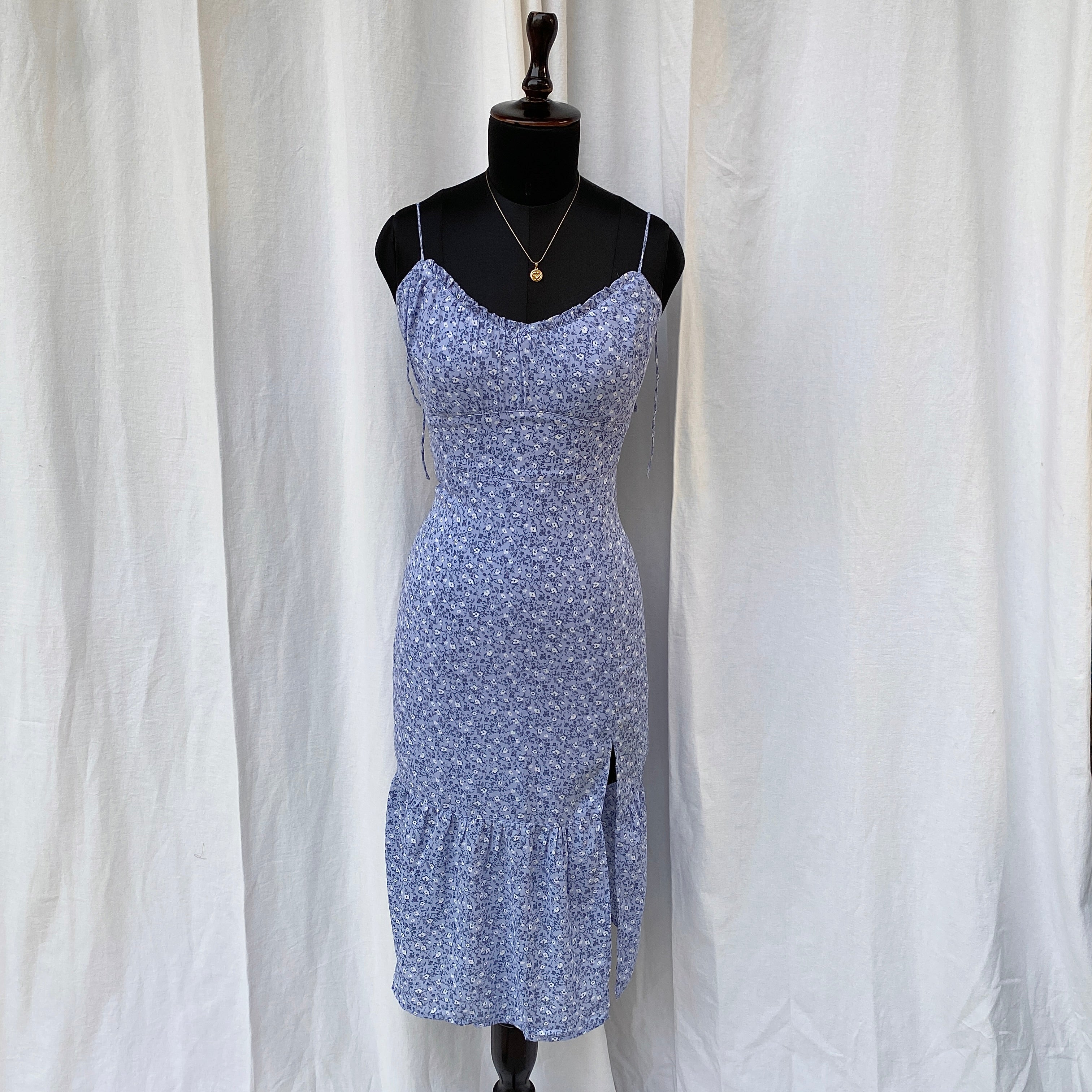 BLUE FLORAL DRESS FROM ABERCROMBIE AND FITCH (Bust : 30-32, Upper Waist : 26-28)