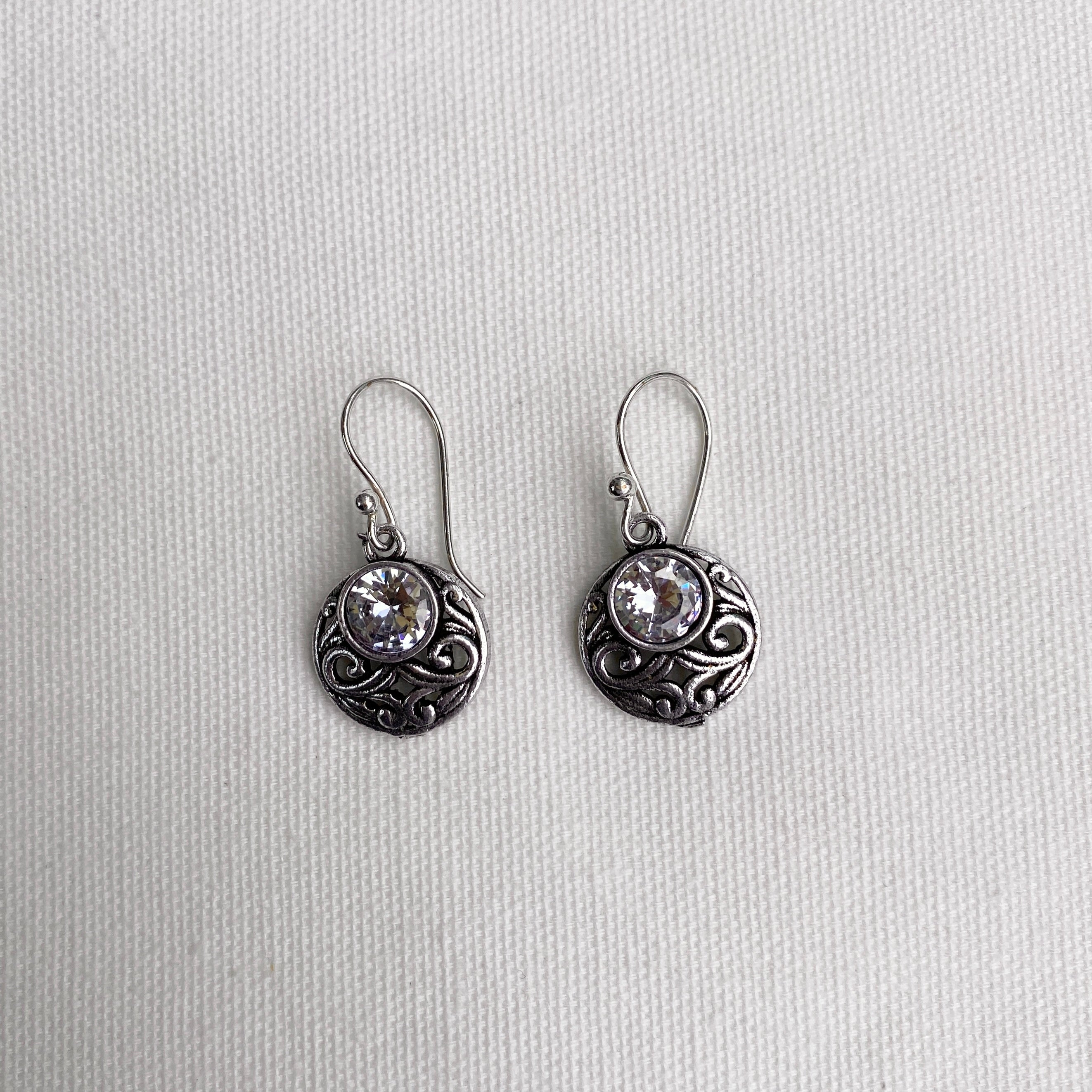 EARRINGS AND NECKLACE SET