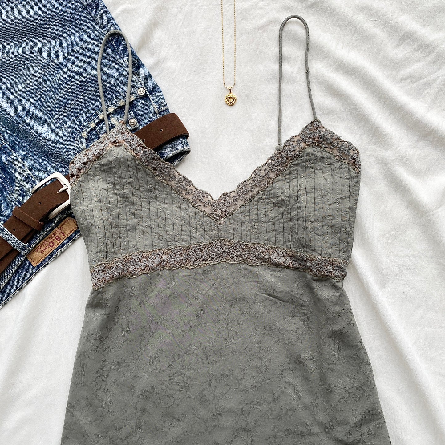 GREEN CAMI TOP FROM URBAN OUTFITTERS (Bust : 34-36, Upper Waist : 28-34)