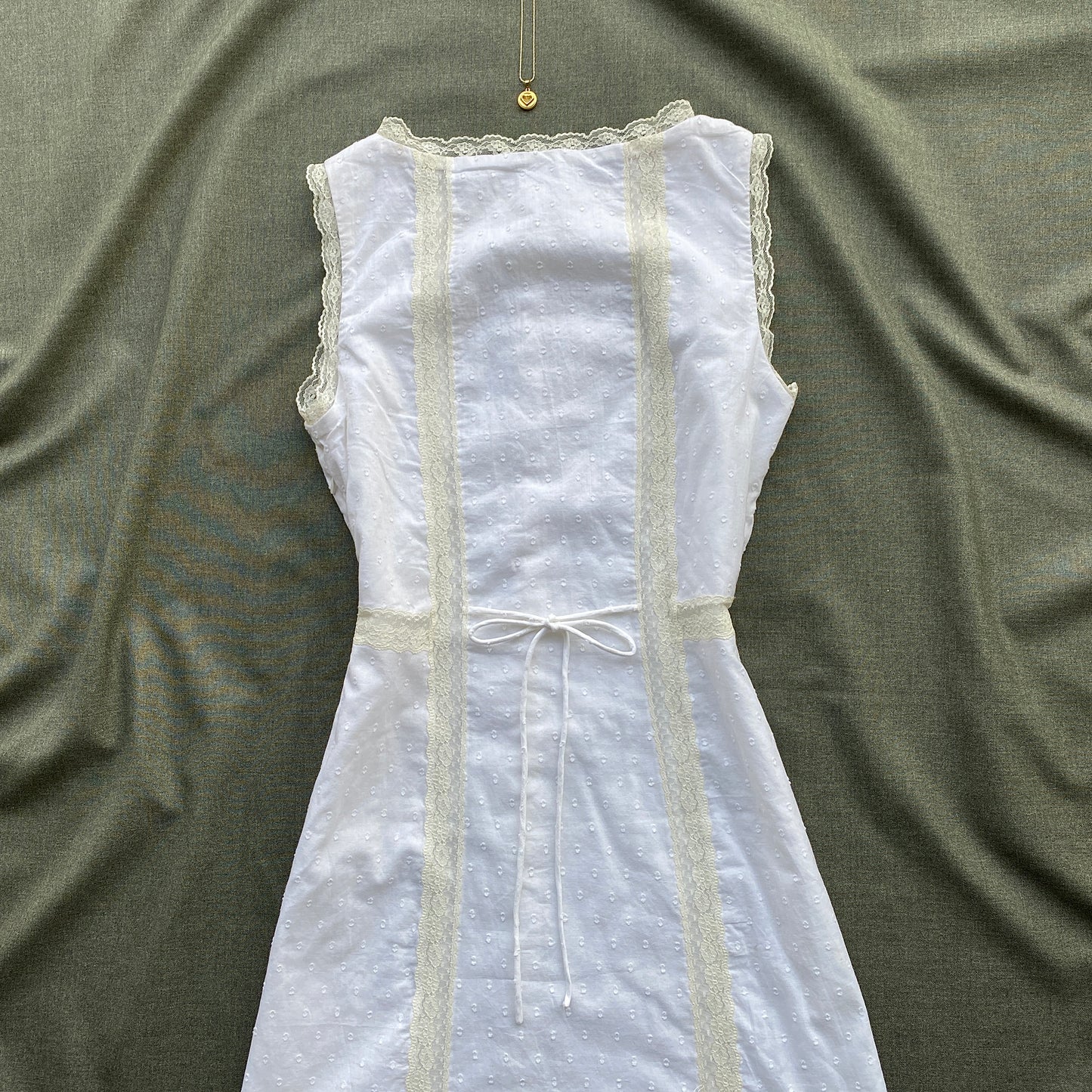 WHITE DRESS FROM ABERCROMBIE (Bust : 32-34, Upper Waist : 26-30)