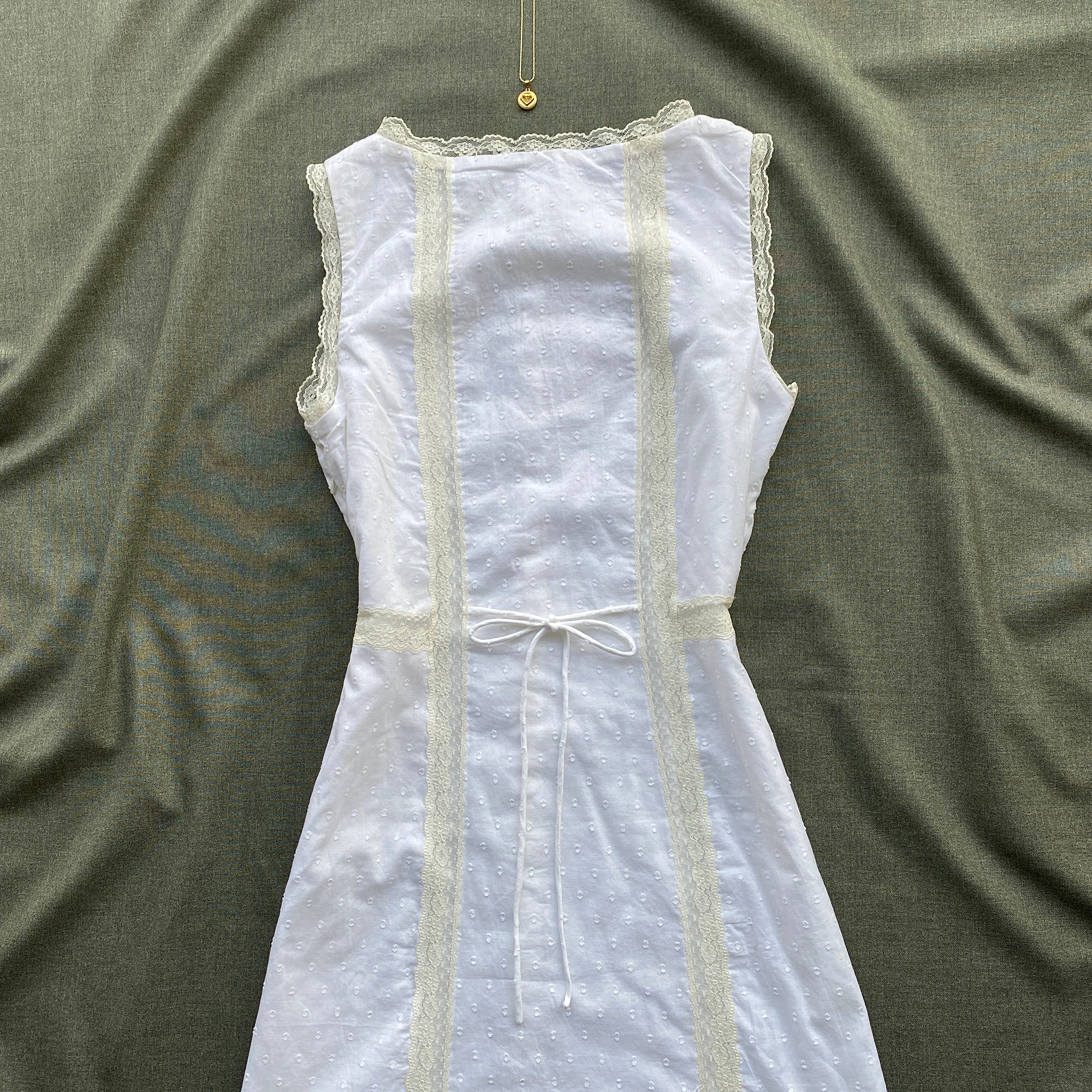 WHITE DRESS FROM ABERCROMBIE (Bust : 32-34, Upper Waist : 26-30)