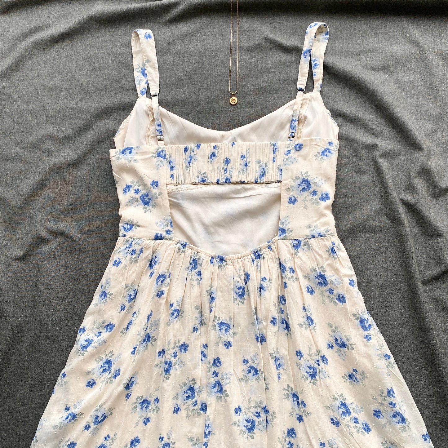 BLUE FLORAL DRESS FROM HOLLISTER (Bust : 40-44, Upper Waist : 34-38)