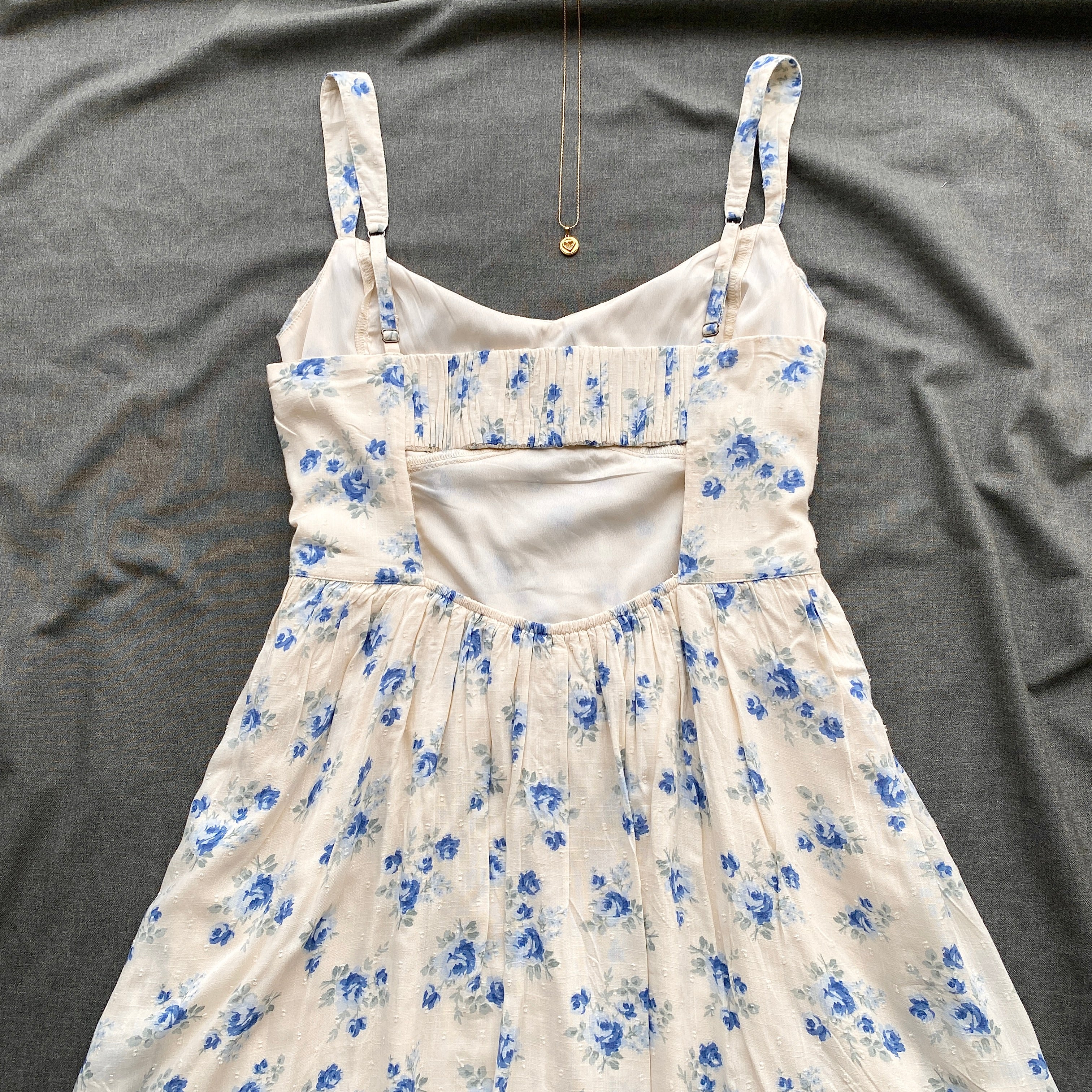 BLUE FLORAL DRESS FROM HOLLISTER (Bust : 40-44, Upper Waist : 34-38)