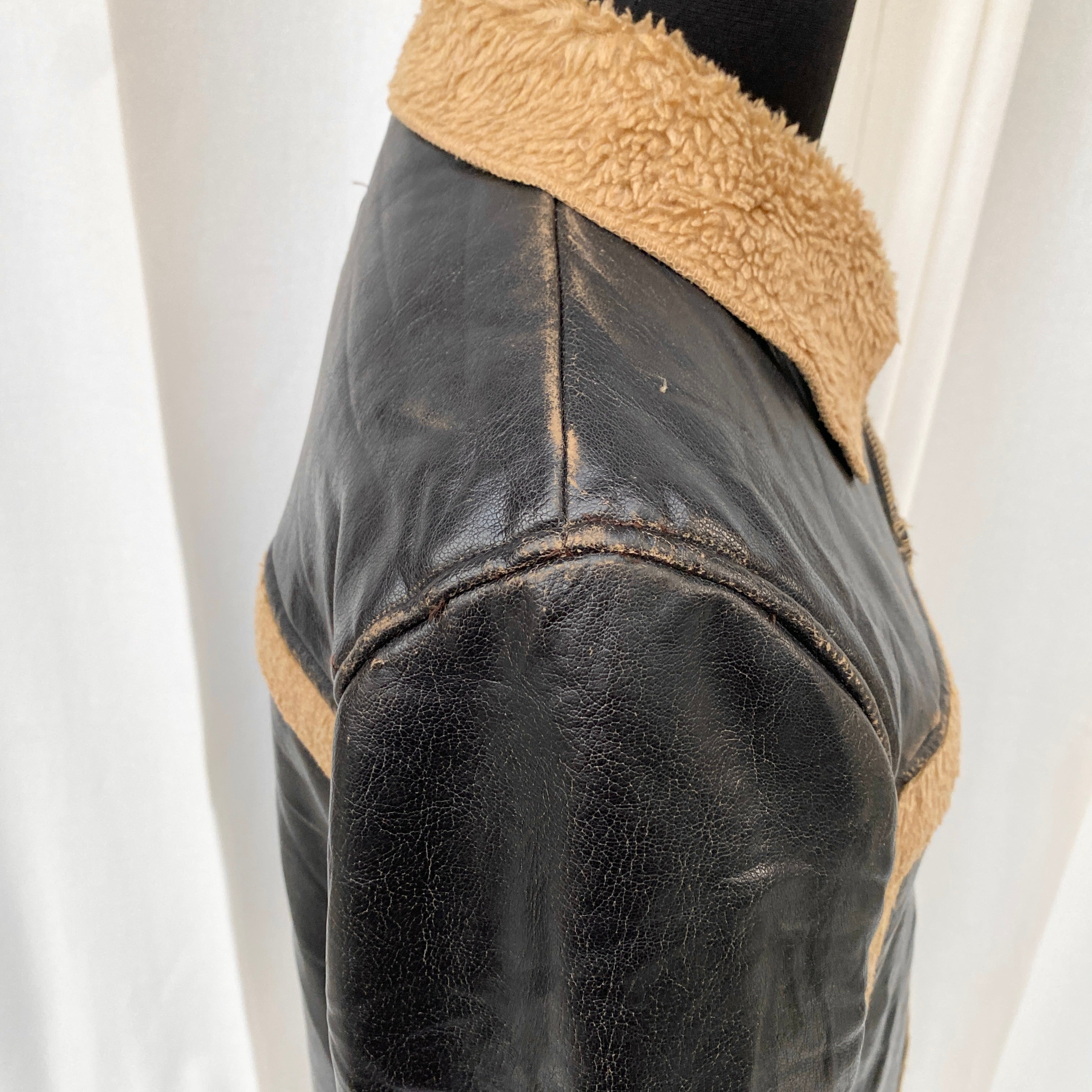 BLACK LEATHER JACKET (M/L)