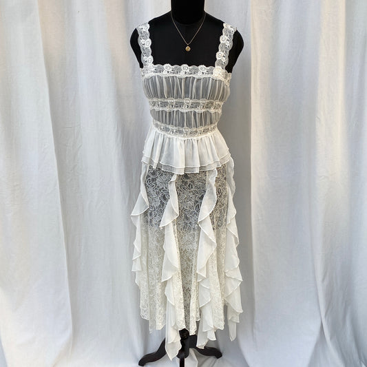 WHITE LACE SKIRT FROM FREE PEOPLE (Waist : 26-32)