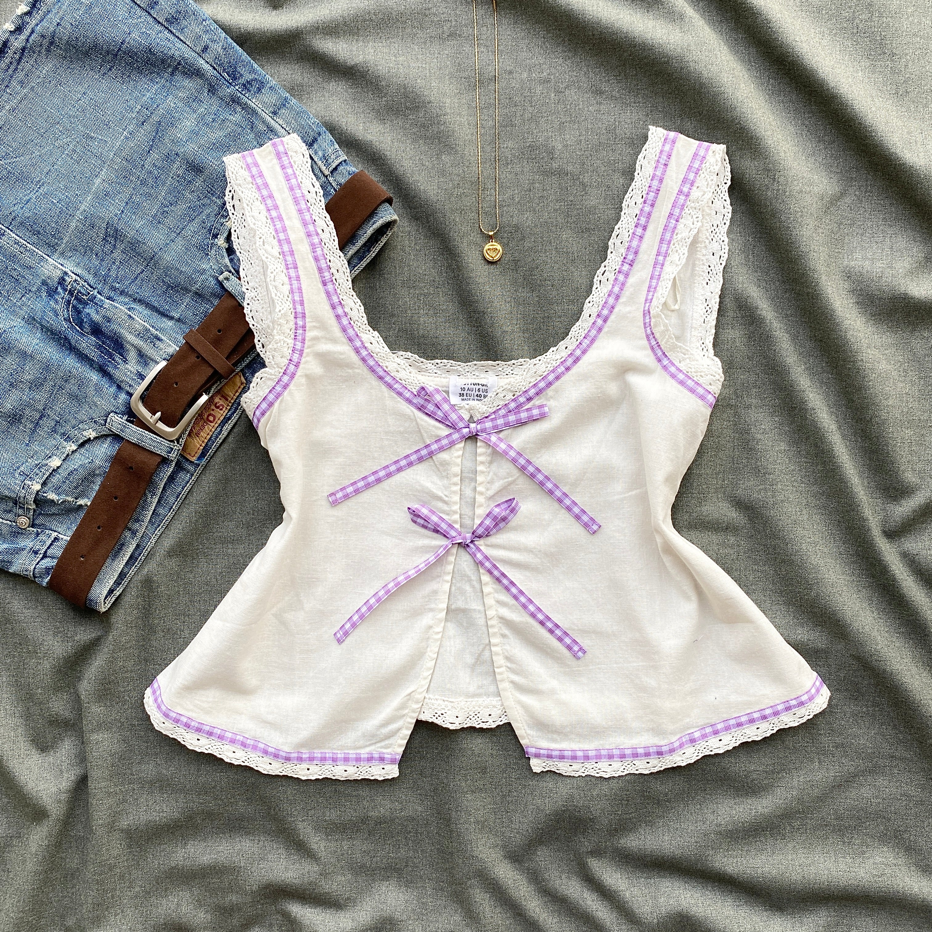 WHITE TOP WITH GINGHAM DETAILING (Bust : 32-34, Upper Waist : 26-28)