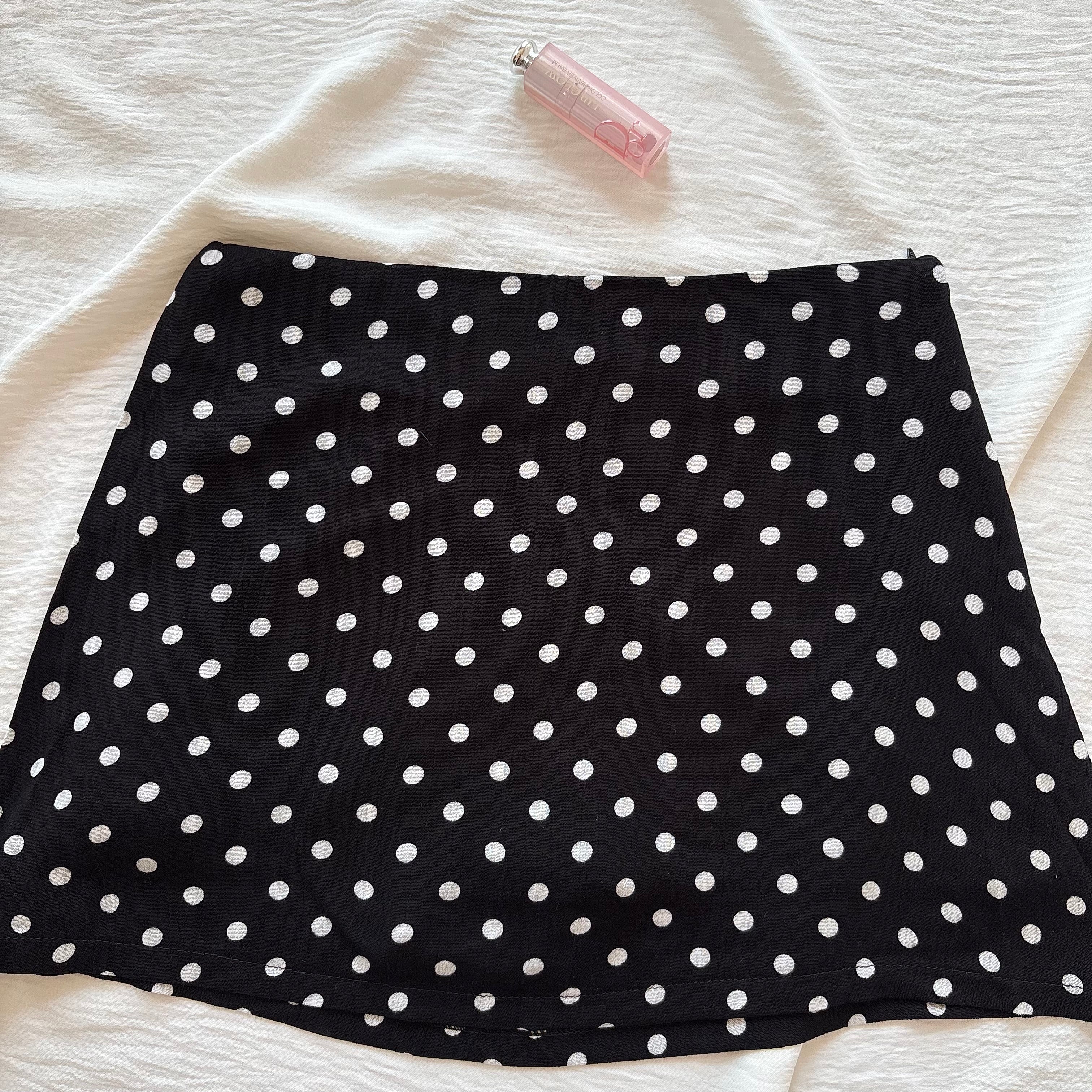 MINI POLKA DOT SKIRT IN BLACK (Waist : 24-26)