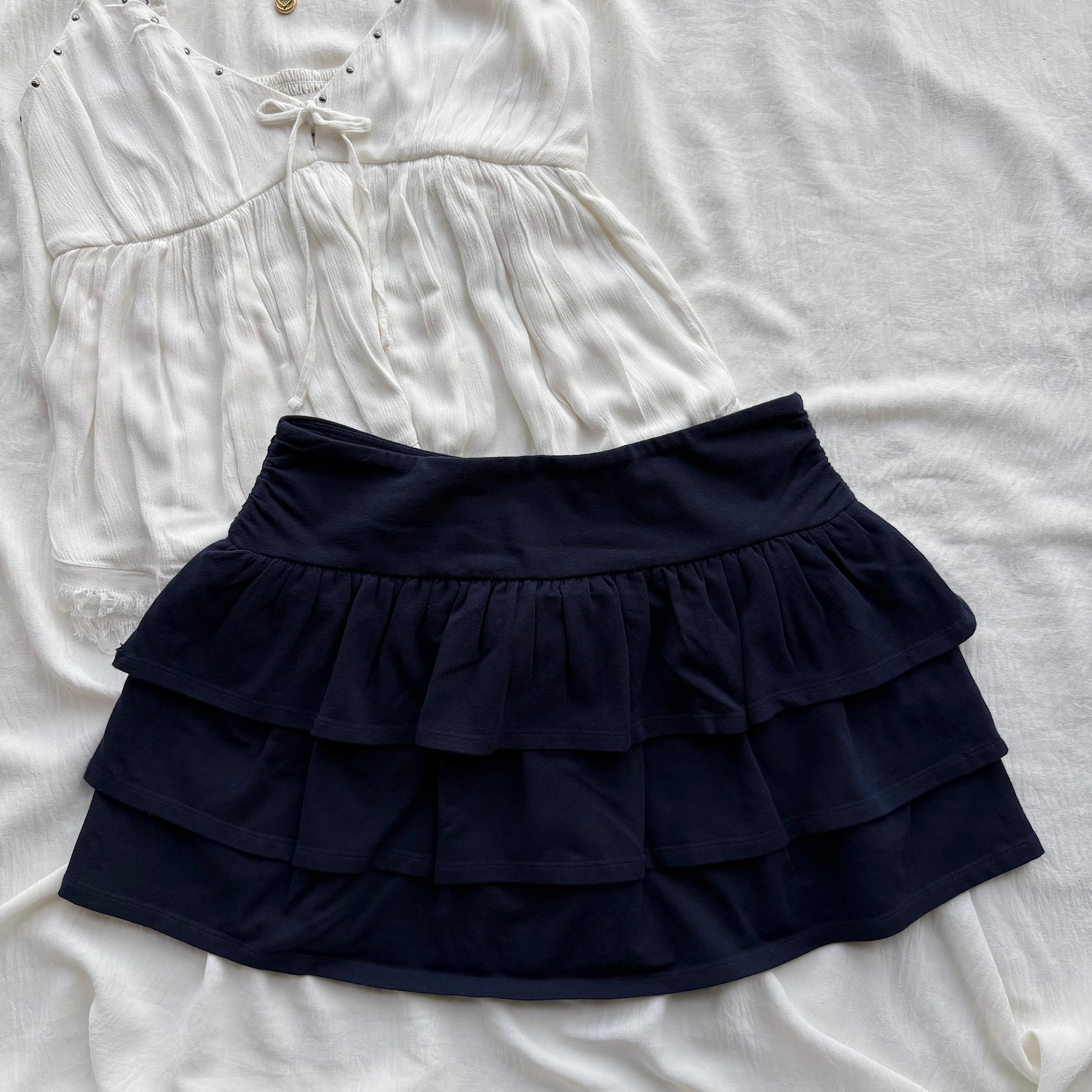 NAVY BLUE RUFFLE SKIRT FROM HOLLISTER (Waist : 26-28)