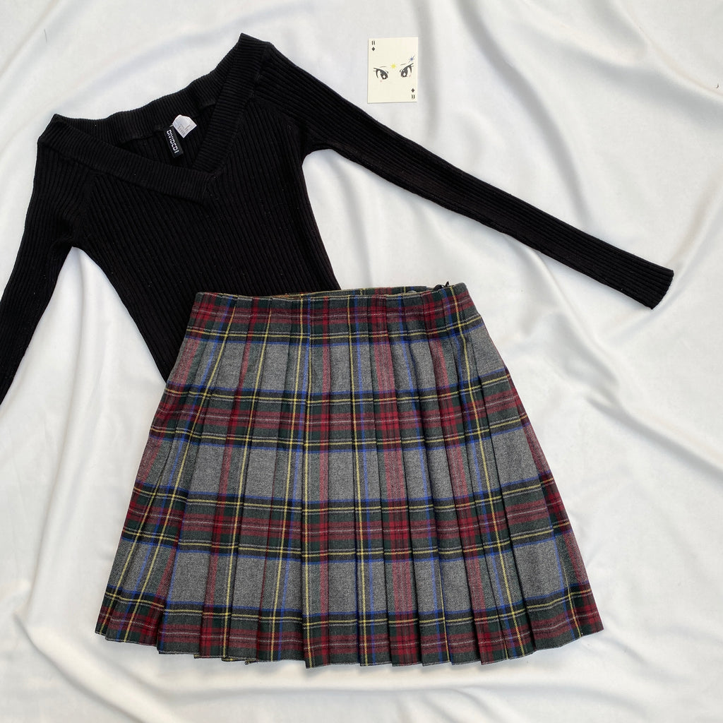 GREY AND RED PLAID SKIRT (Waist : 24-26)