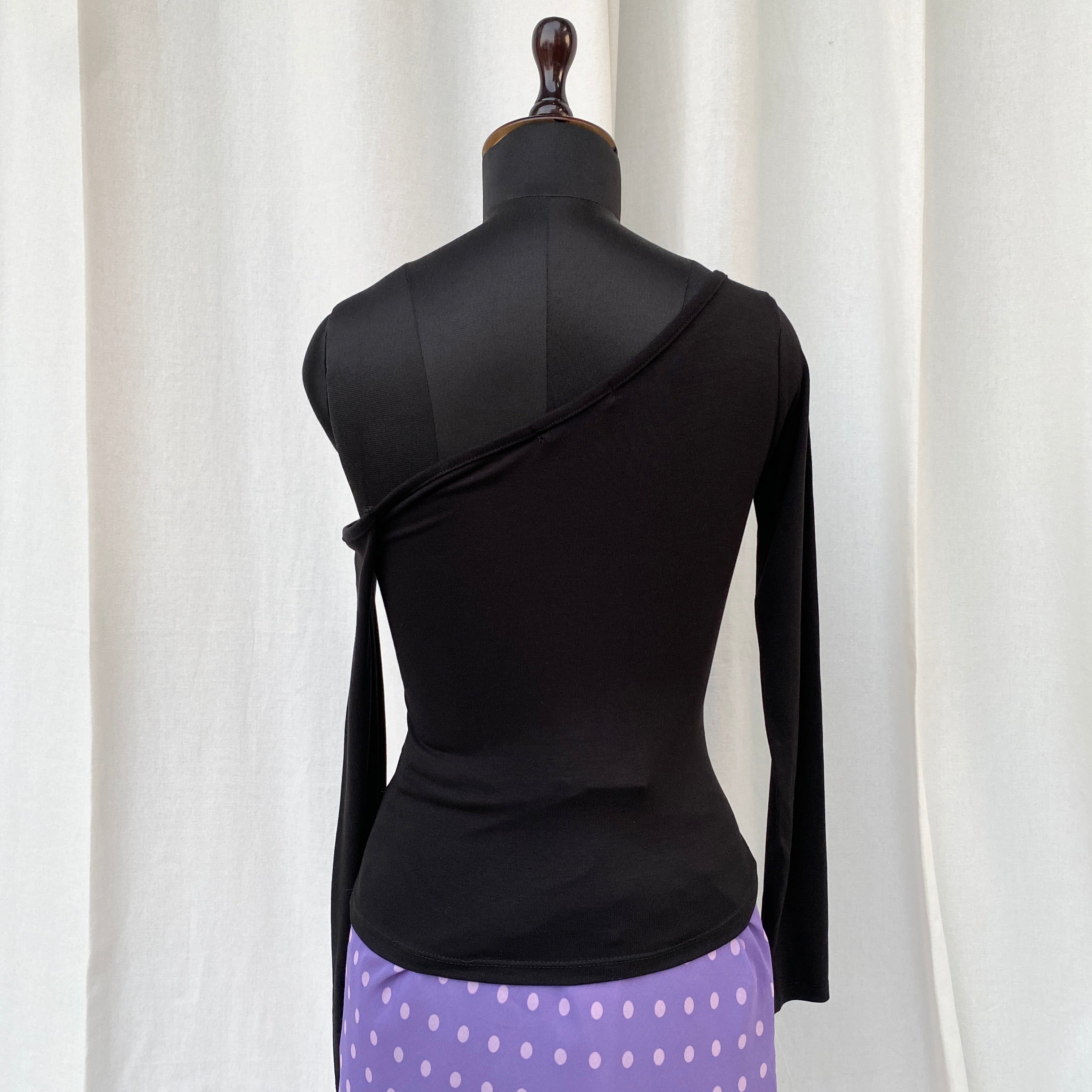 BLACK OFF SHOULDER TOP (Bust : 30-34, Upper Waist : 22-28)