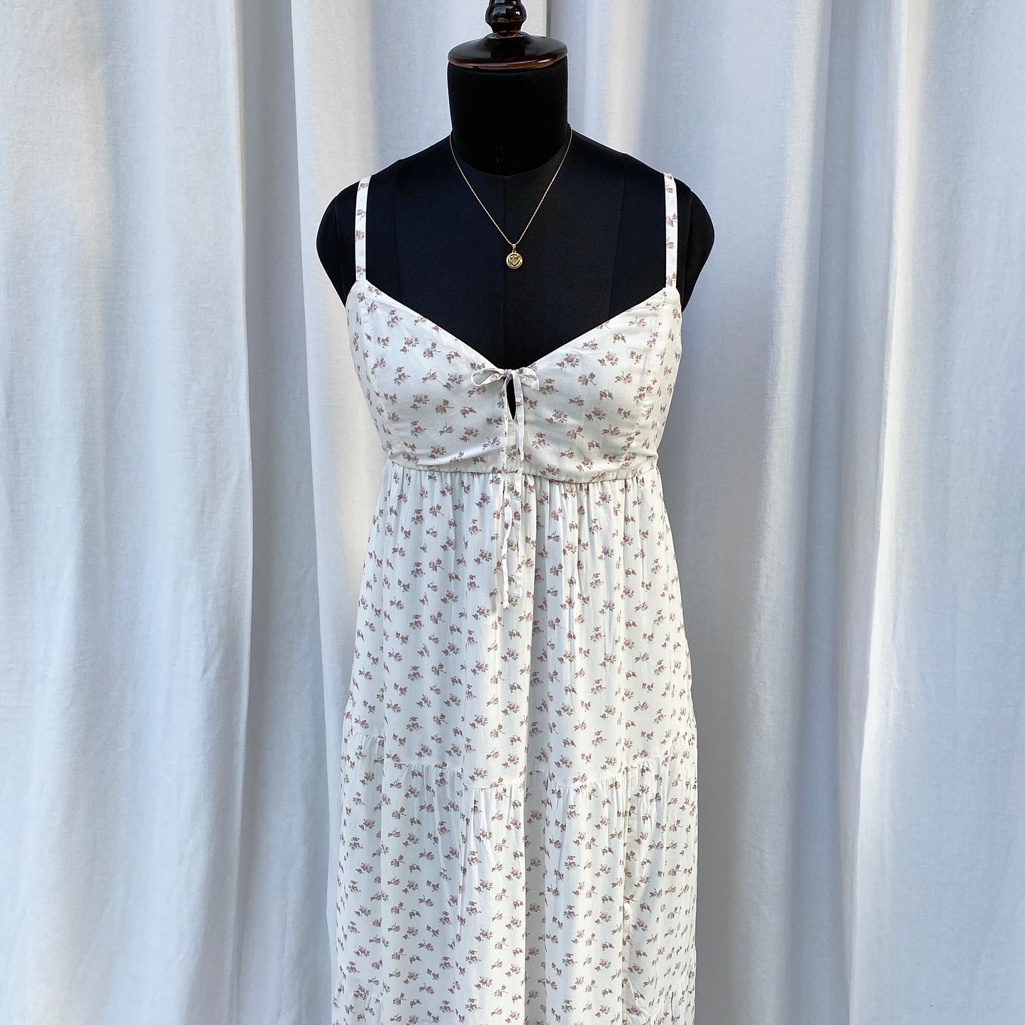 FLORAL MAXI DRESS FROM HOLLISTER (Bust : 30-34, Upper Waist : 24-28)