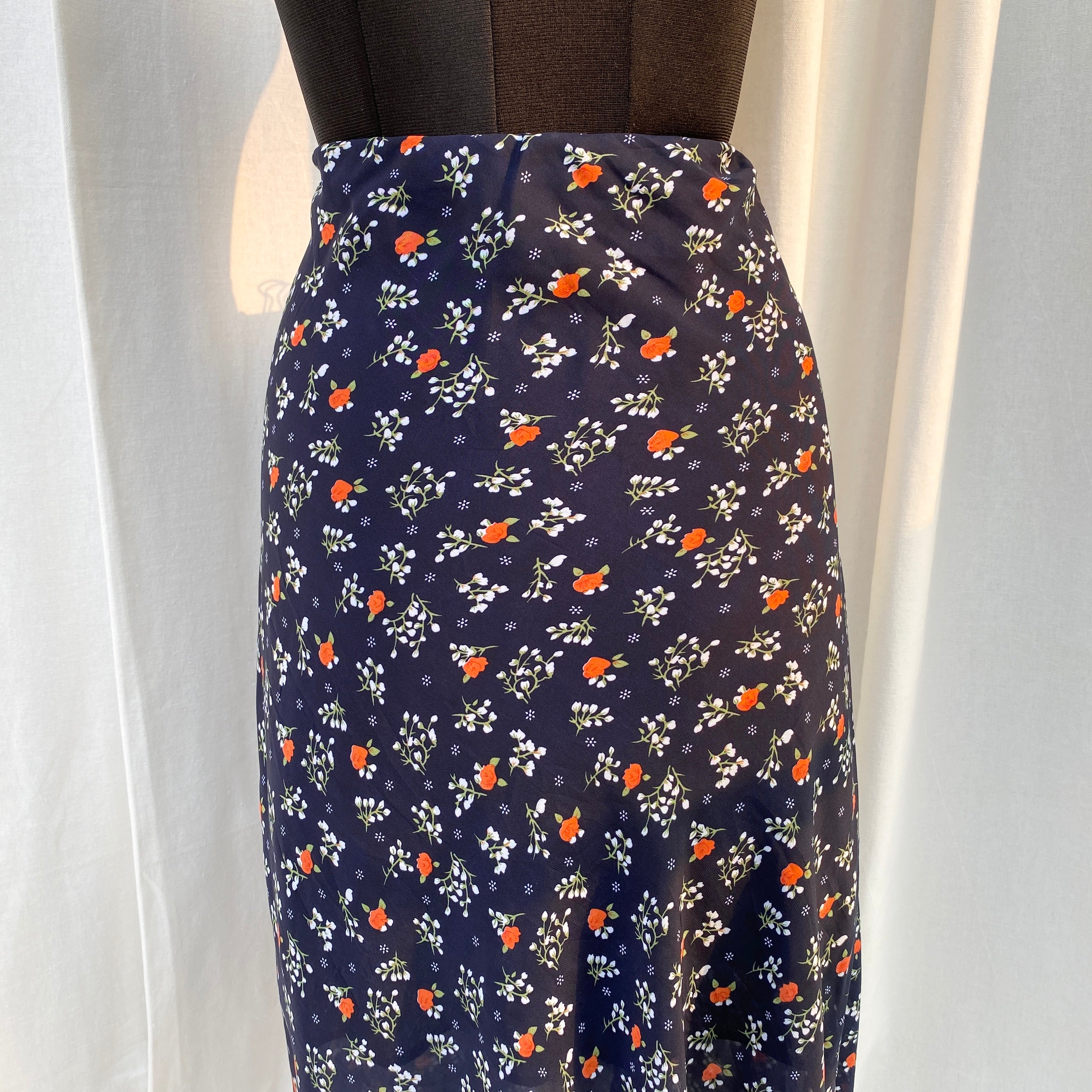 BLUE FLORAL SKIRT (Waist : 26-34)