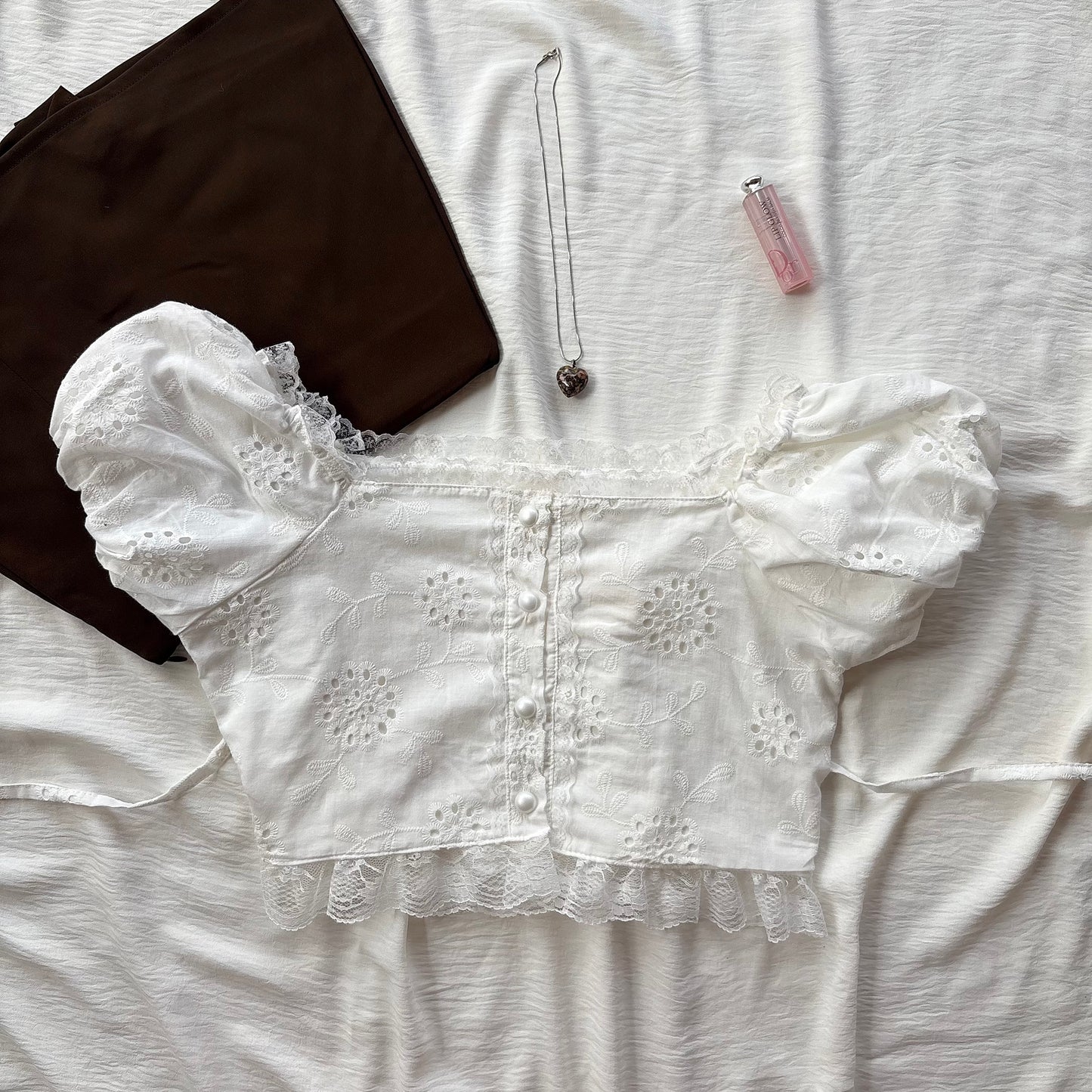 WHITE TOP WITH PUFF SLEEVES (Bust : 28-34, Upper Waist : 24-30)