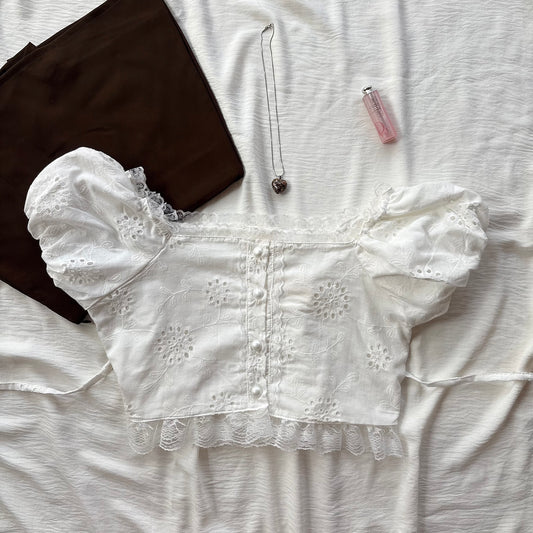 WHITE TOP WITH PUFF SLEEVES (Bust : 28-34, Upper Waist : 24-30)