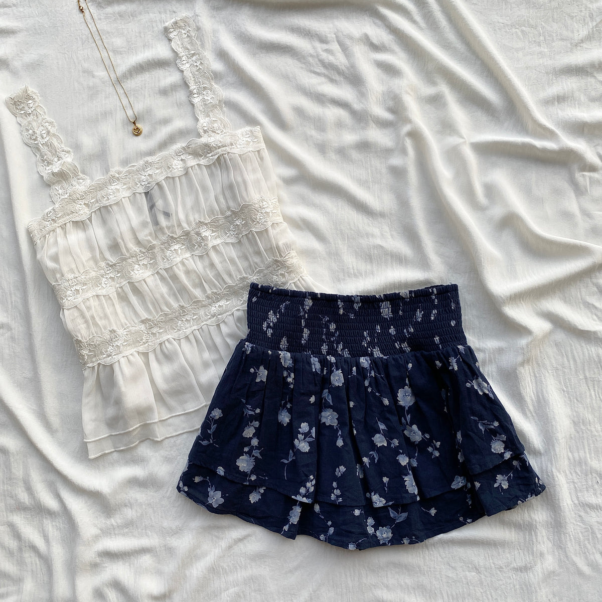 BLUE FLORAL TIERED SKIRT (Waist : 24-28)