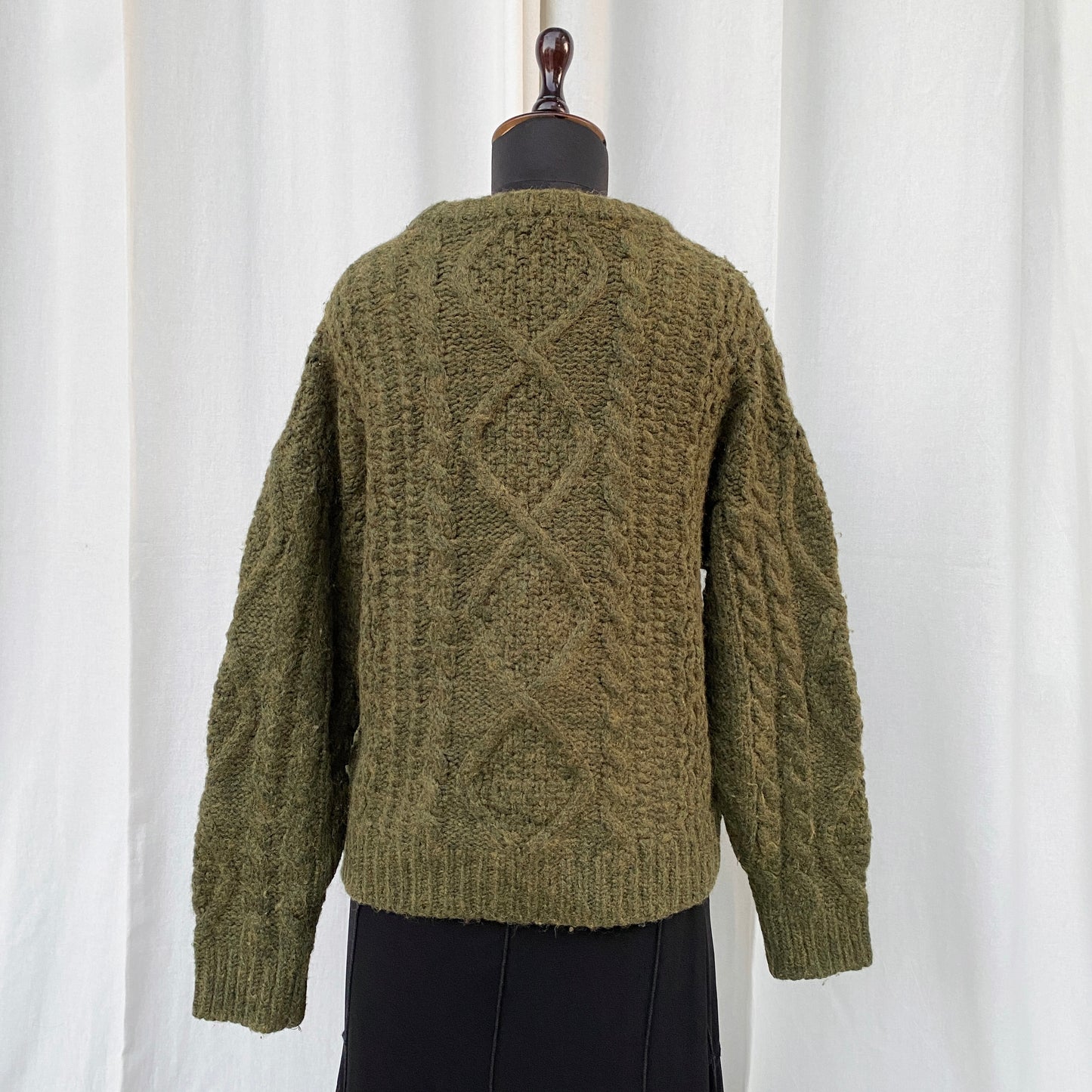 OLIVE GREEN KNIT (Bust : 42, Length : 23)