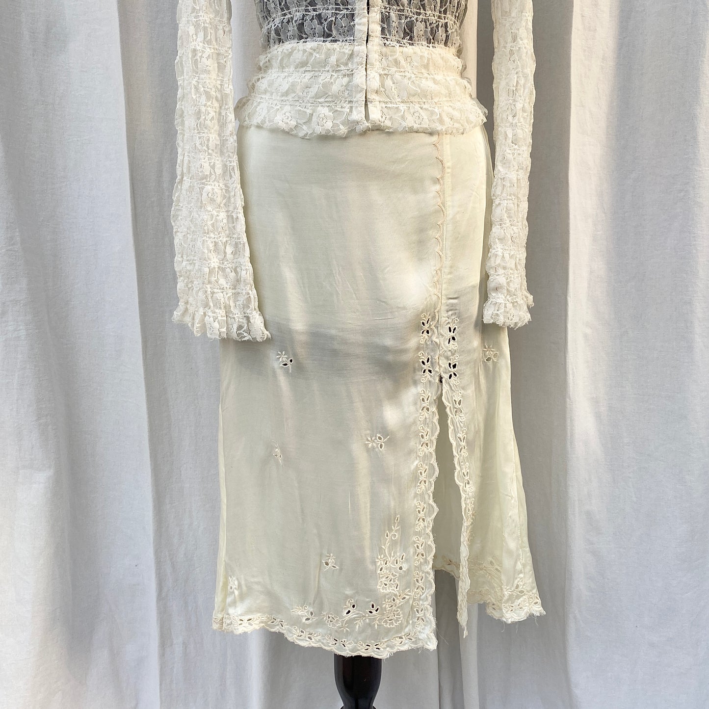 DREAMY SATIN SKIRT FROM ANTHROPOLOGY (Waist : 24-26)