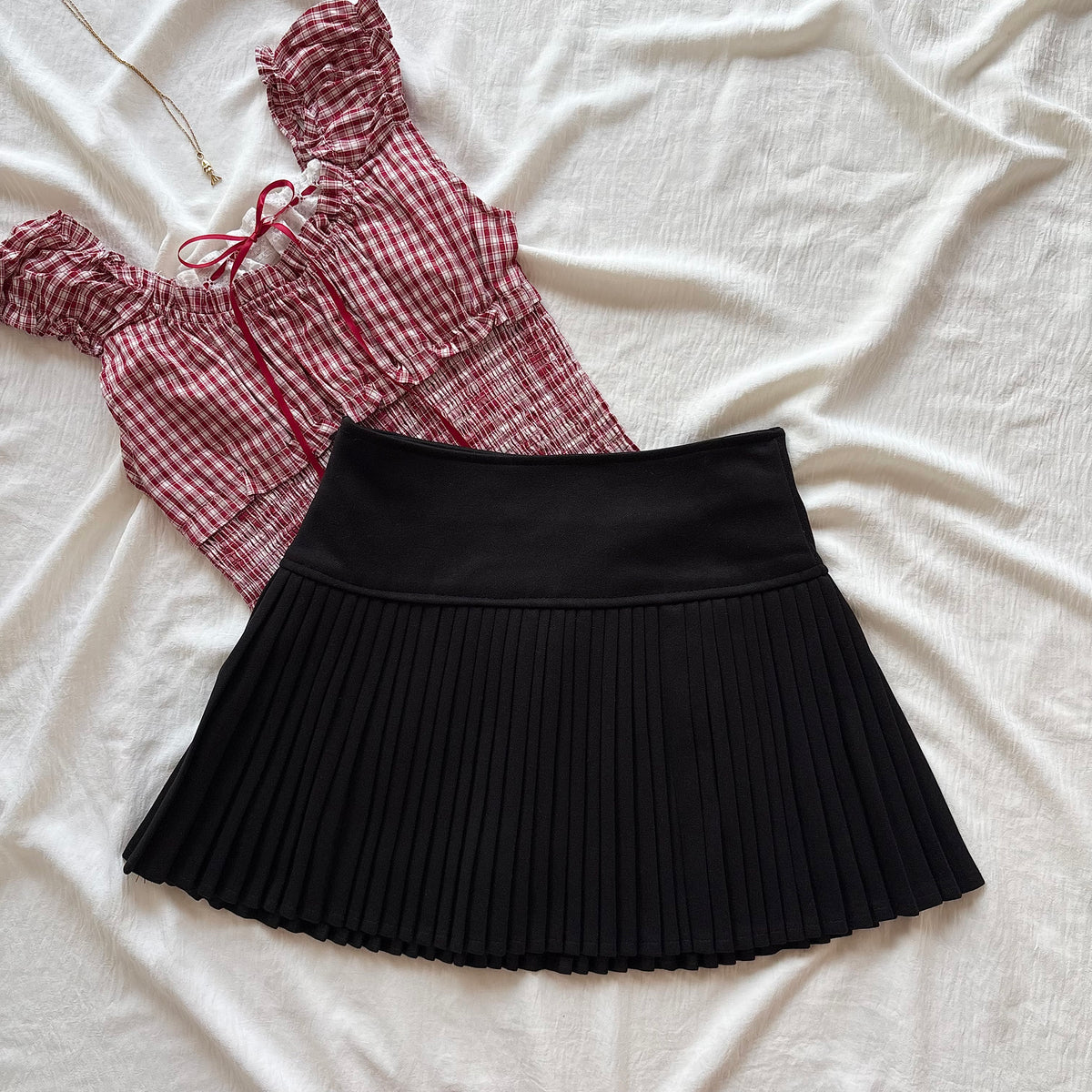 MIU SKIRT IN BLACK (Sizes available)