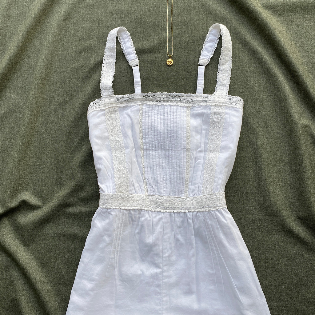 WHITE ROMPER FROM ABERCROMBIE (Bust : 28-32, Upper Waist : 23-26)