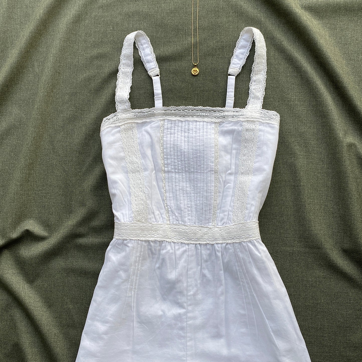 WHITE ROMPER FROM ABERCROMBIE (Bust : 28-32, Upper Waist : 23-26)