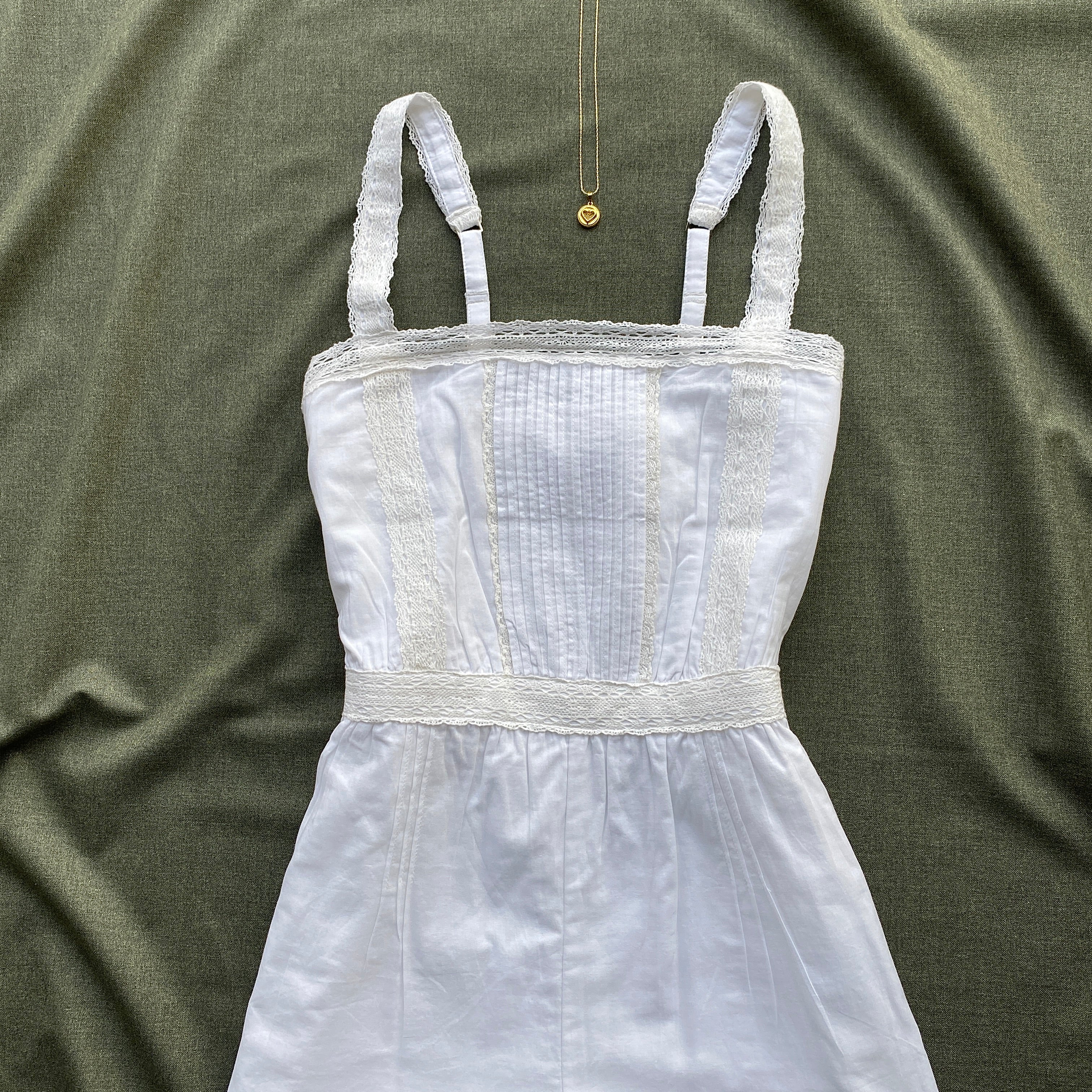 WHITE ROMPER FROM ABERCROMBIE (Bust : 28-32, Upper Waist : 23-26)