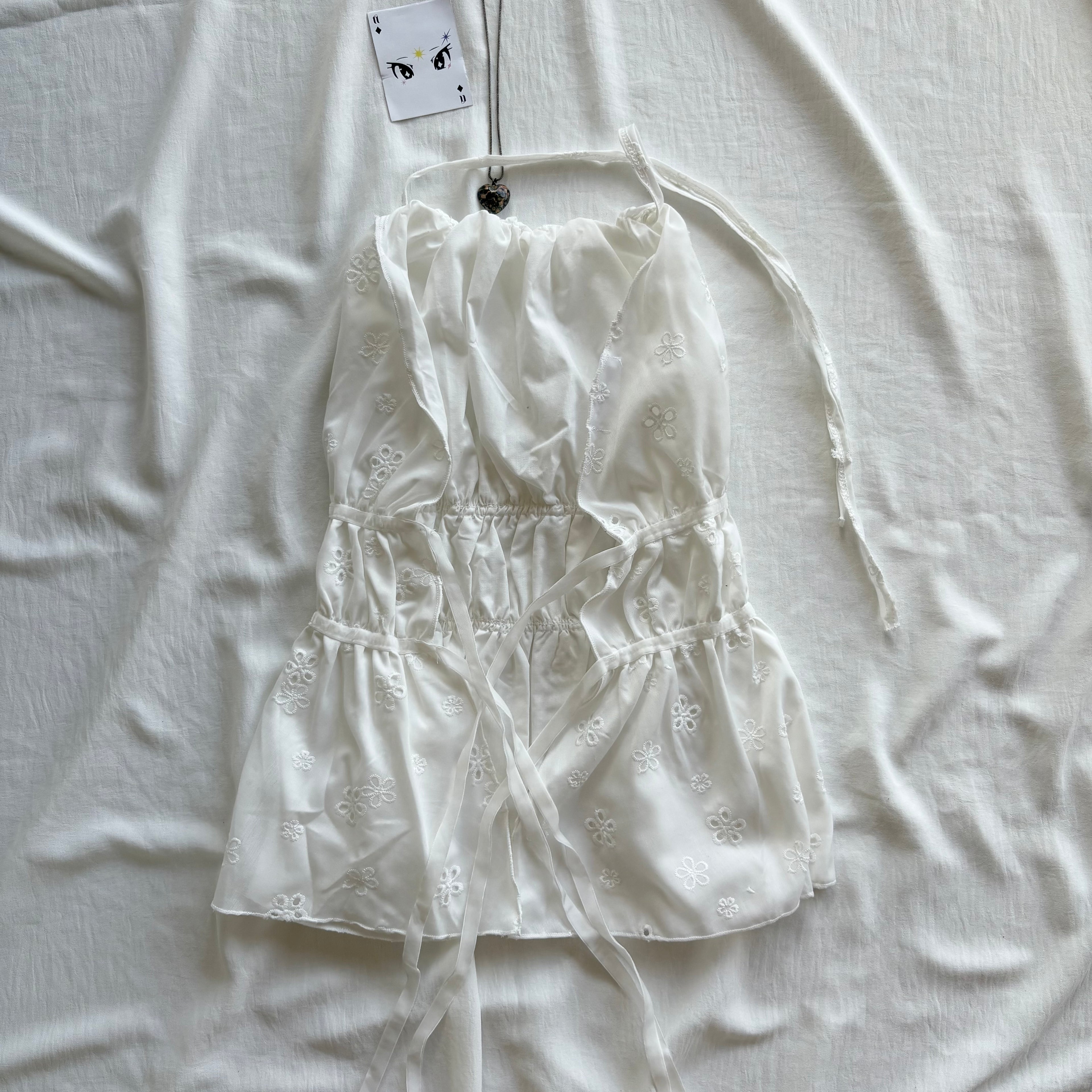 EYELET BACKLESS TOP (Bust : 34-36, Upper Waist : 26-32)