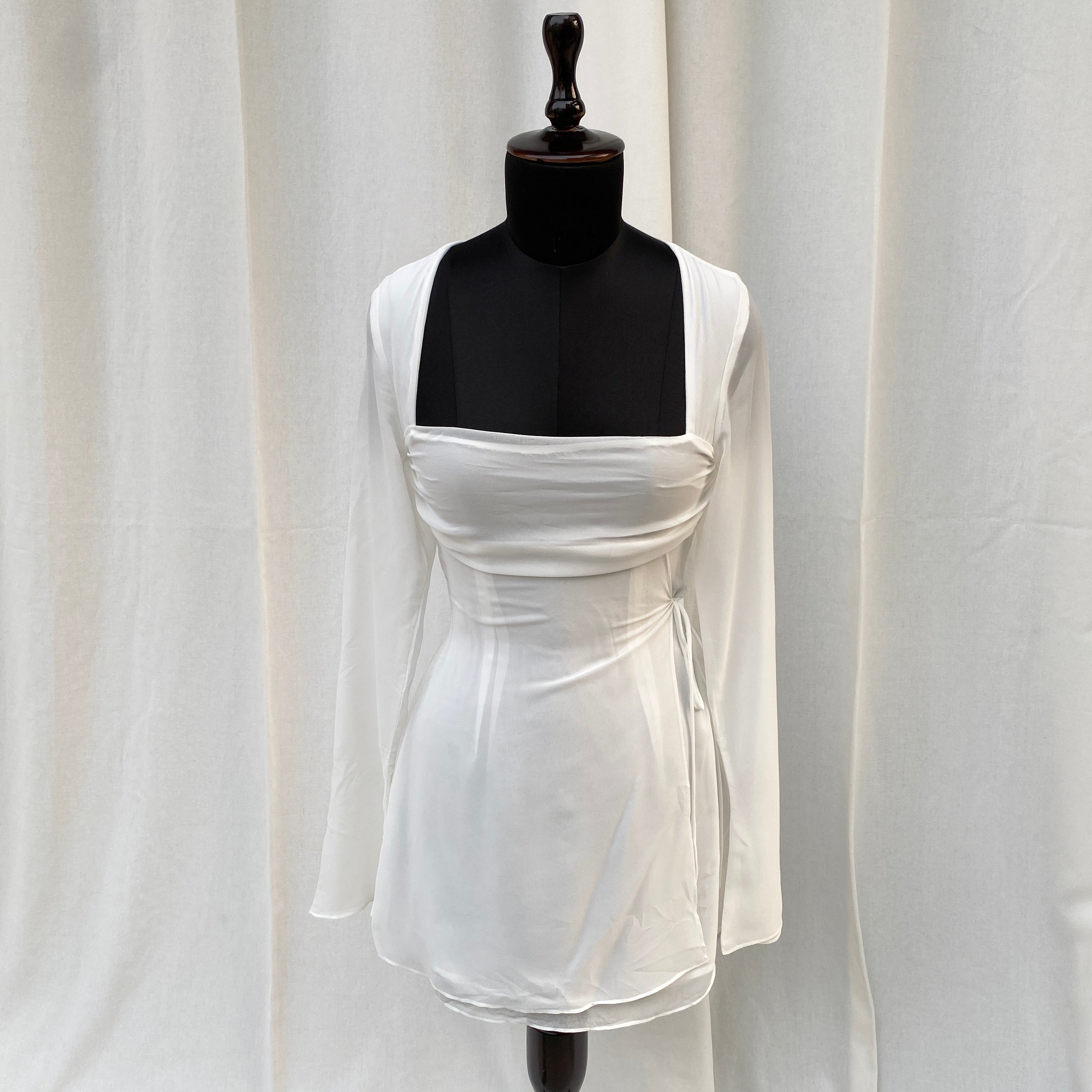 WHITE SWAN DRESS FROM BEGINNING BOUTIQUE (Bust : 30-34, Upper Waist : 24-26)