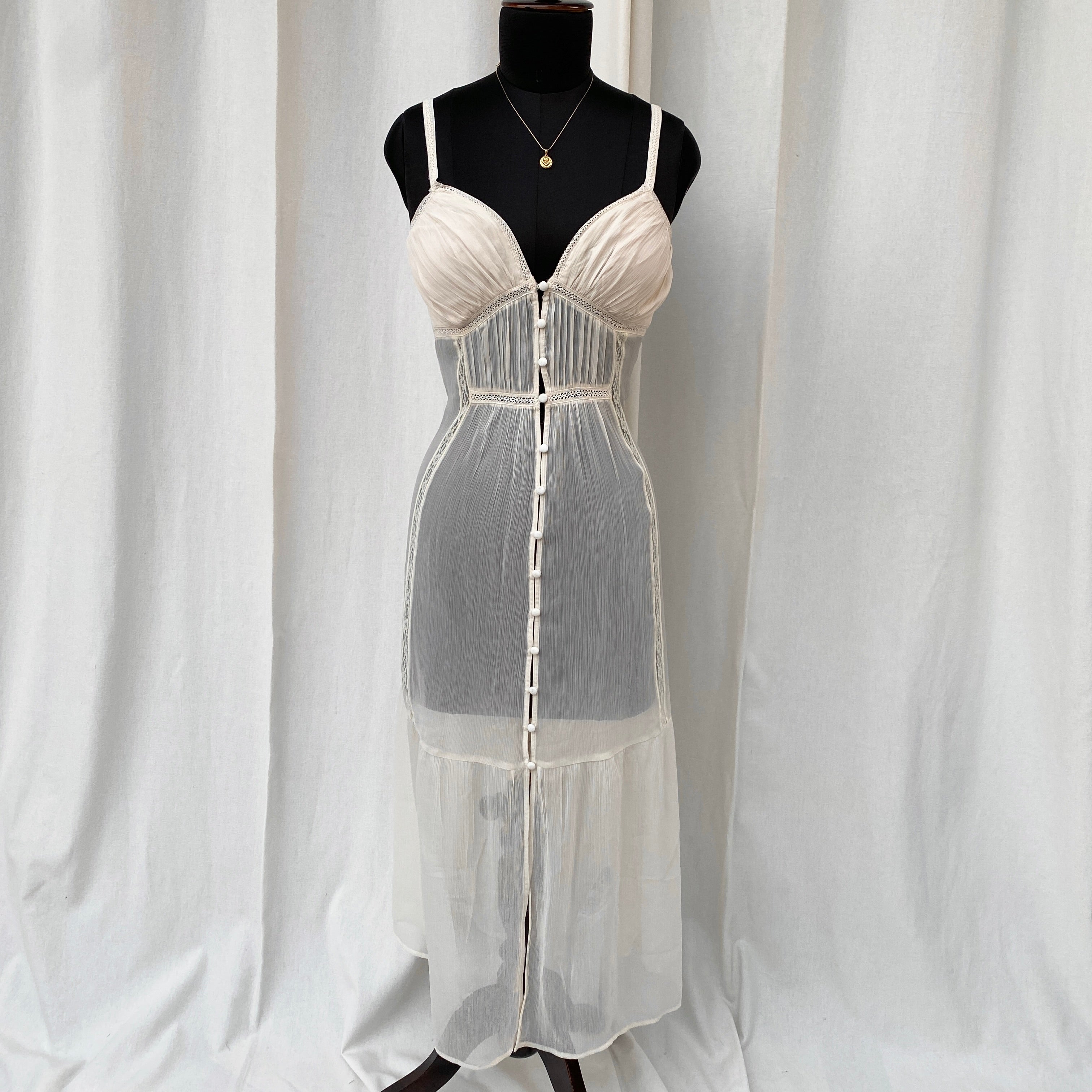 WHITE MAXI DRESS FROM ABERCROMBIE AND FITCH (Bust : 30-32, Upper Waist : 24-26)