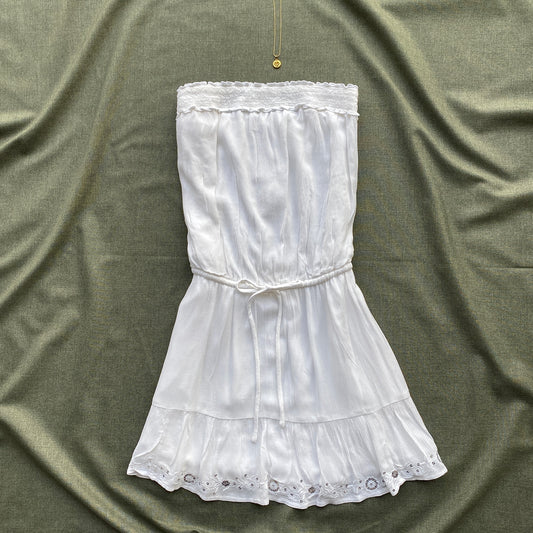 WHITE TUBE DRESS WITH SEQUIN DETAILING FROM HOLLISTER (Bust : 34-36, Upper Waist : 28-34)