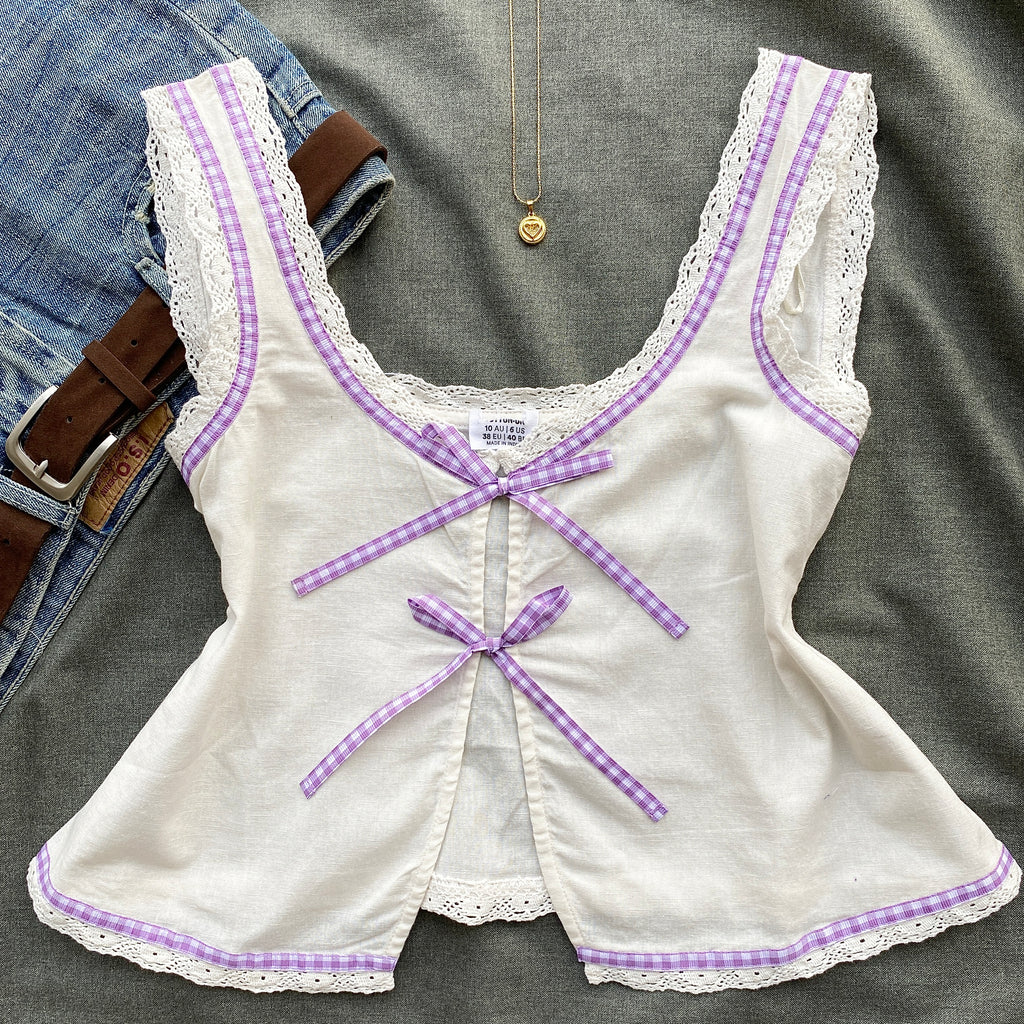 WHITE TOP WITH GINGHAM DETAILING (Bust : 32-34, Upper Waist : 26-28)