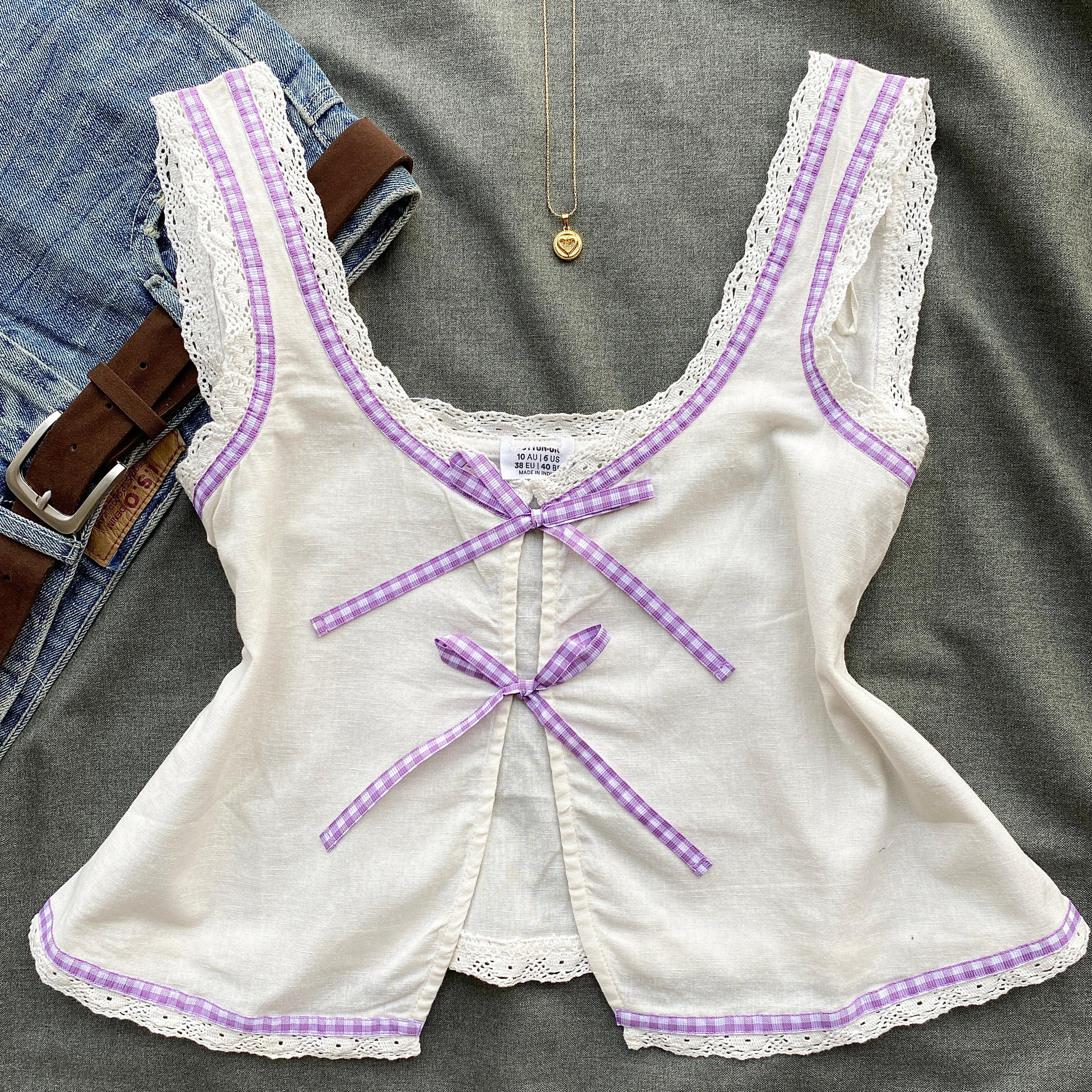 WHITE TOP WITH GINGHAM DETAILING (Bust : 32-34, Upper Waist : 26-28)