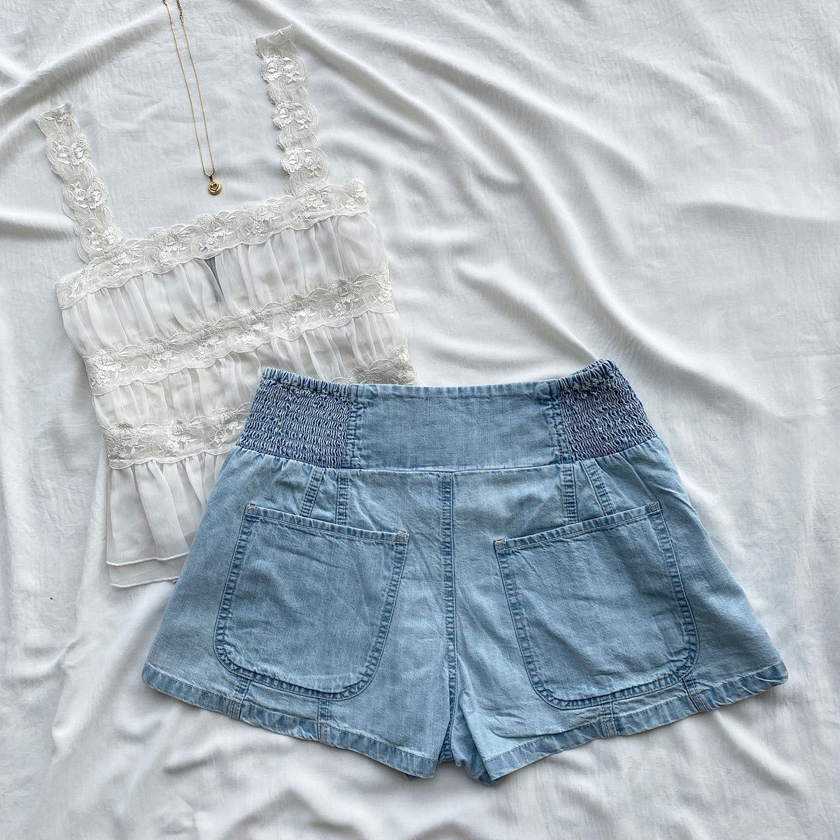 DENIM SHORTS FROM FREE PEOPLE (Waist : 28-32)