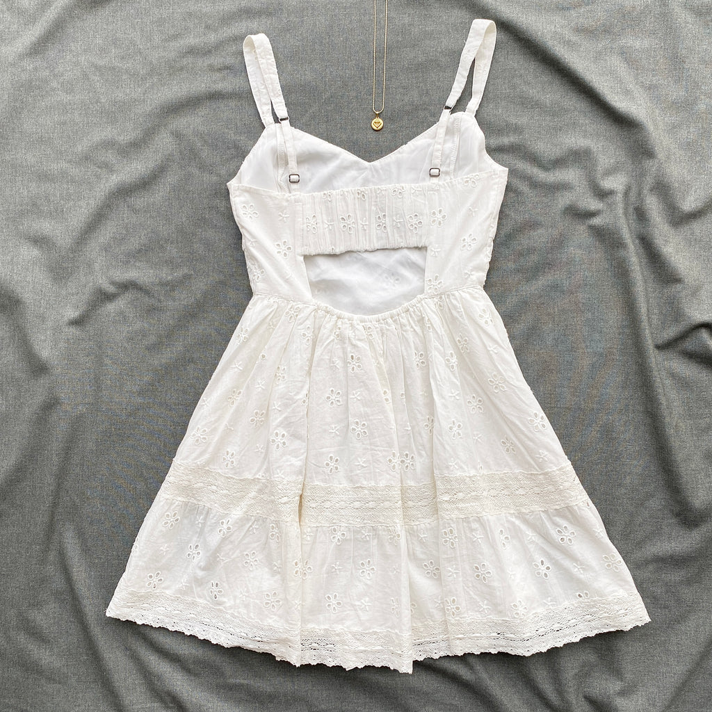 WHITE EYELET DRESS FROM HOLLISTER (Bust : 28-32, Upper Waist : 24-28)