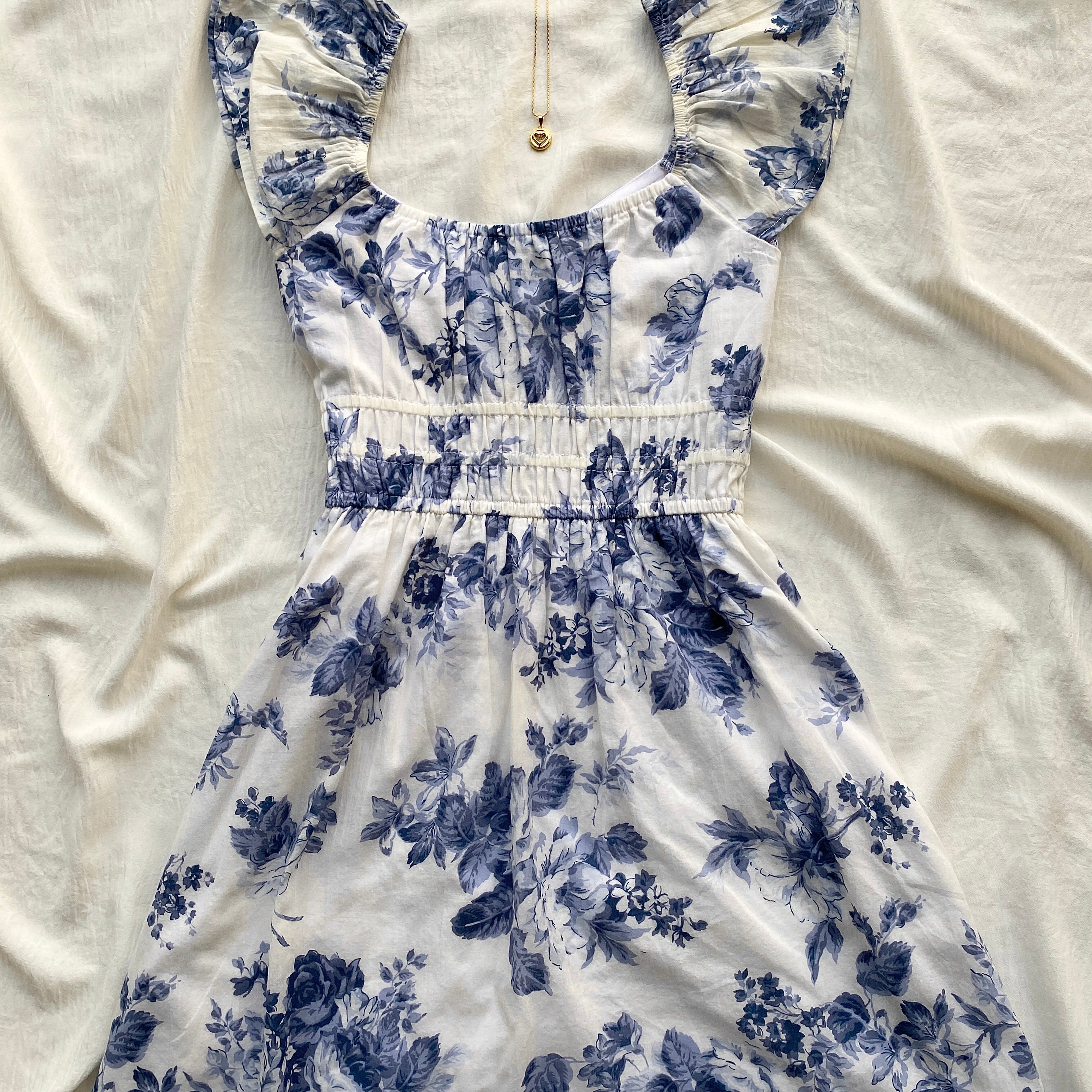 BLUE FLORAL DRESS FROM HOLLISTER (Bust : 30-34, Upper Waist : 24-28)