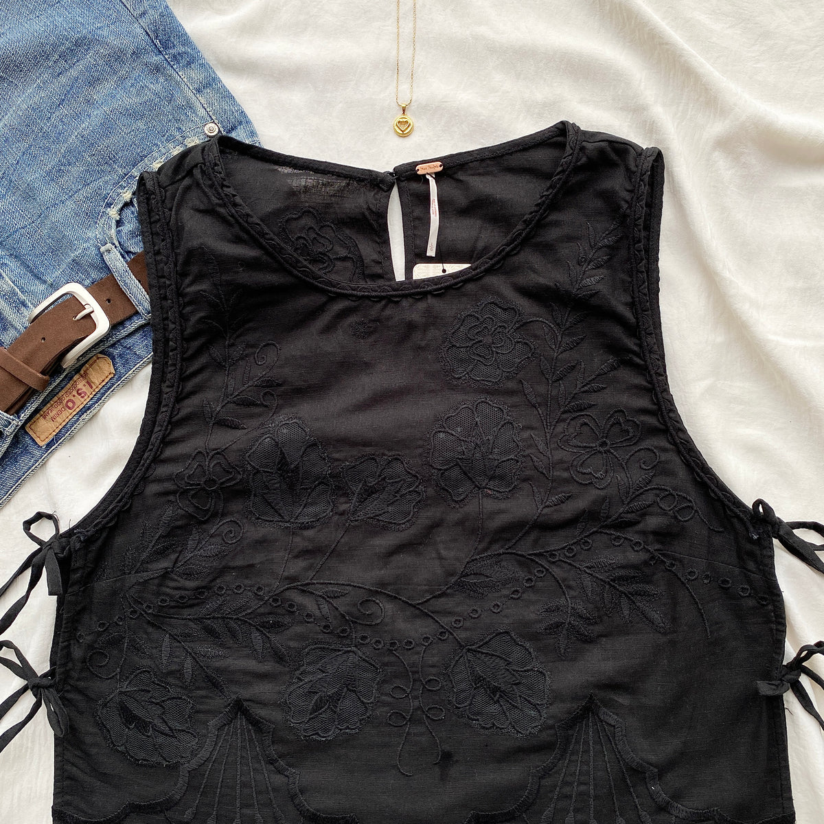 BLACK TOP (Bust : 36-38, Upper Waist : 30-34)