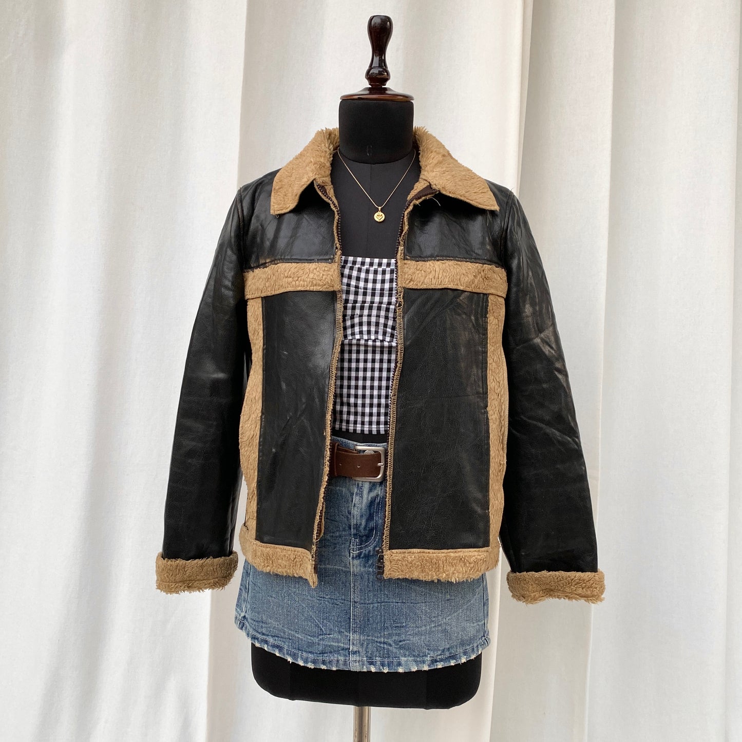 BLACK LEATHER JACKET (M/L)