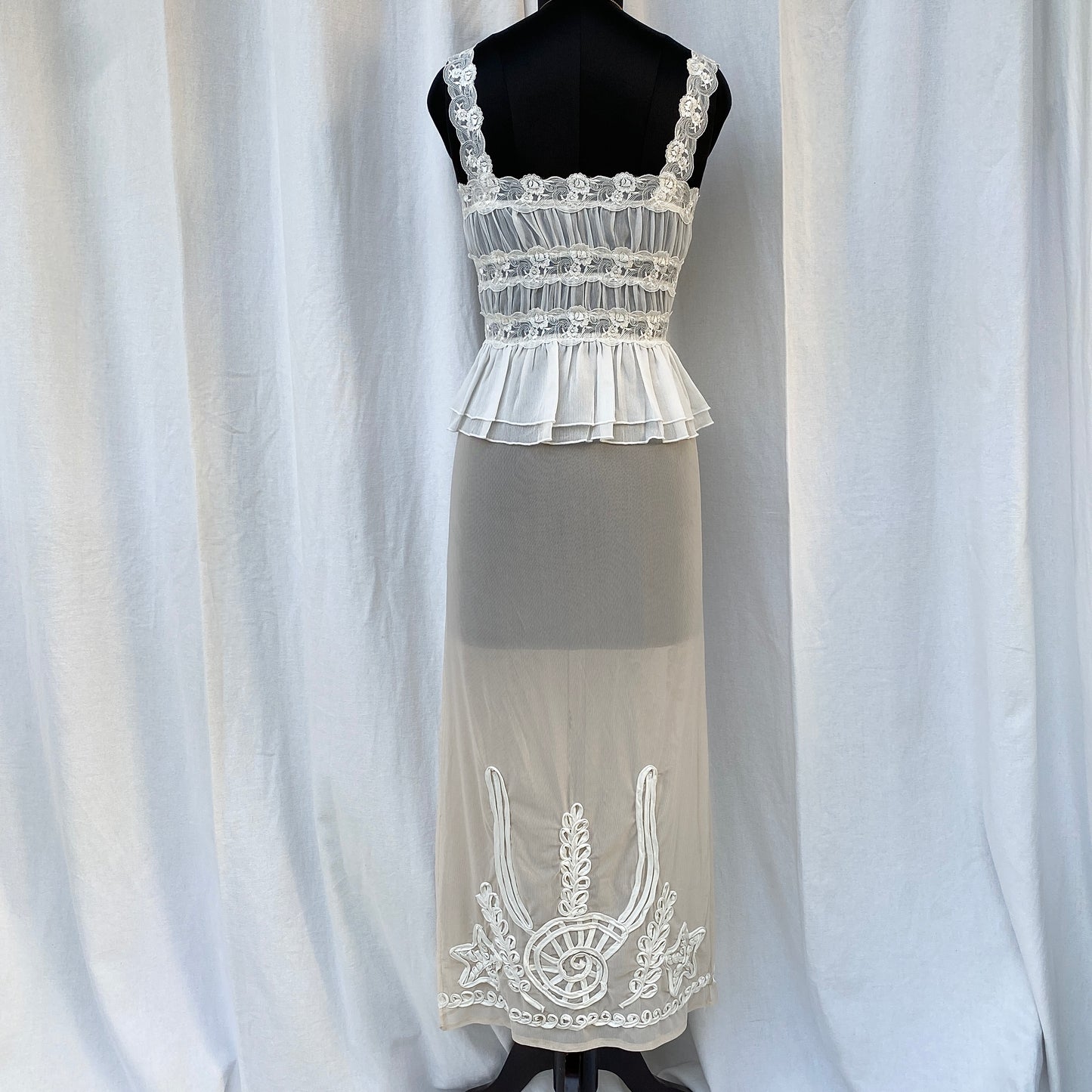 BEIGE EMBROIDERED MAXI SKIRT FROM ANTHROPOLOGY (Waist : 24-28)