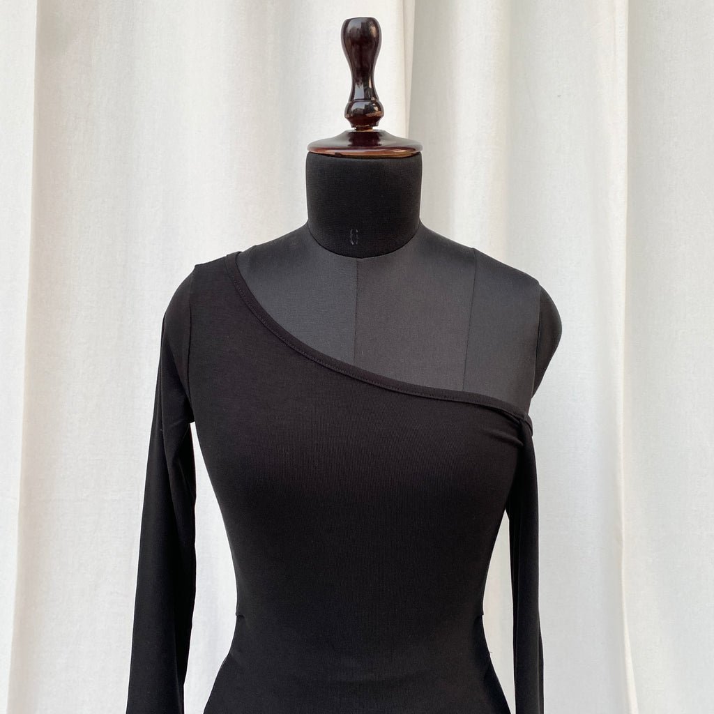 BLACK OFF SHOULDER TOP (Bust : 30-34, Upper Waist : 22-28)
